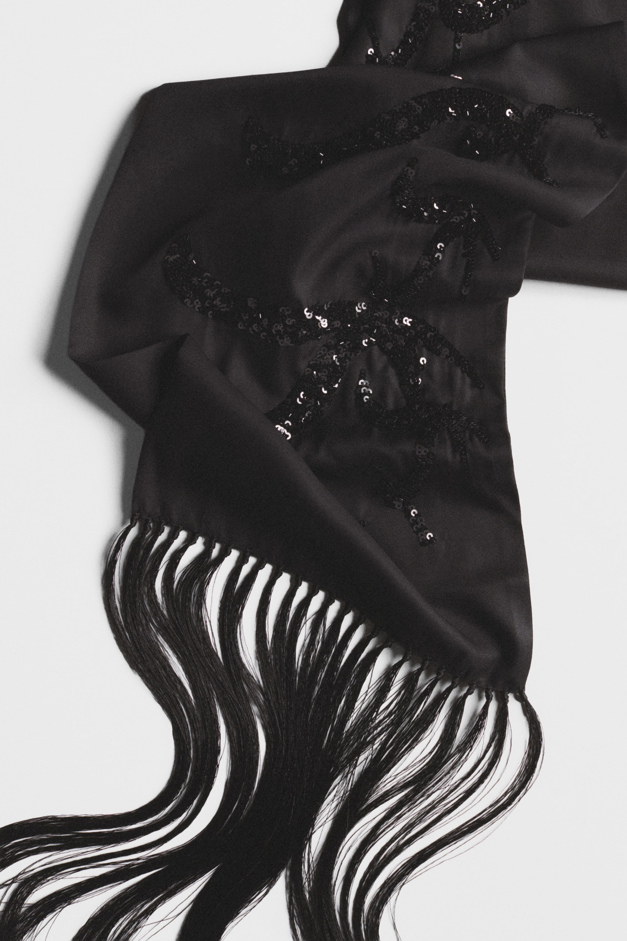 Vezi imaginea mai mare: Eșarfă de satin decorată - Negru - FEMEI | H&M RO 2