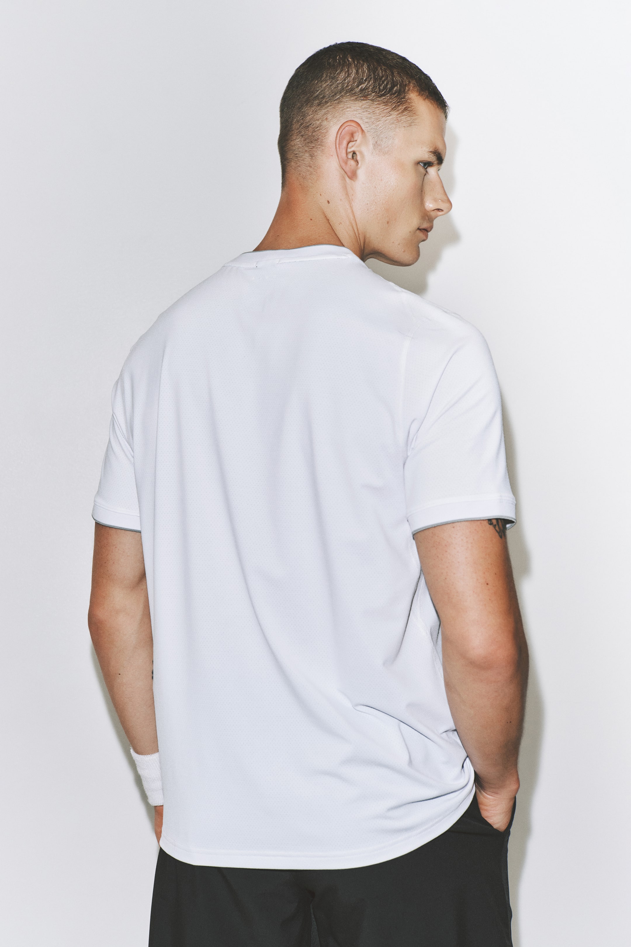 T-shirt de tennis classique DryMoveđ
Ș