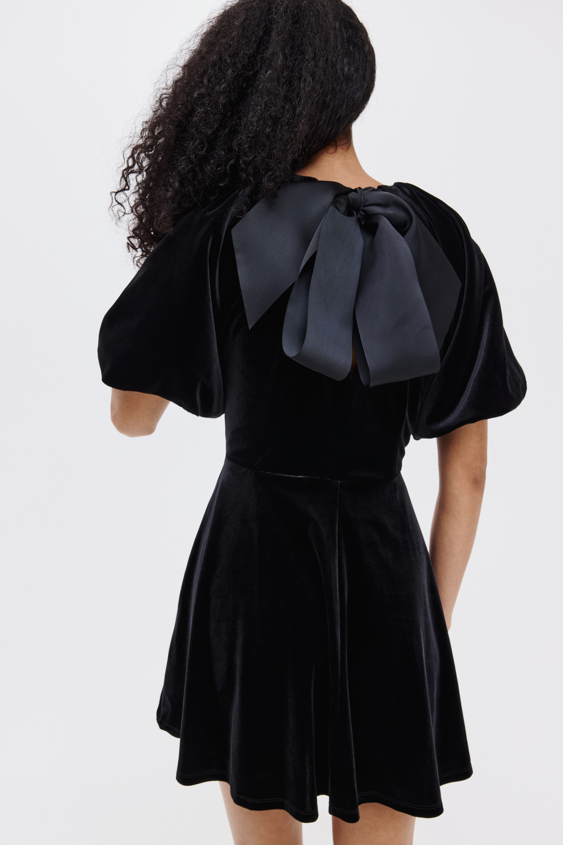 View larger image: Balloon-sleeved dress - Black - Ladies | H&M IE 5