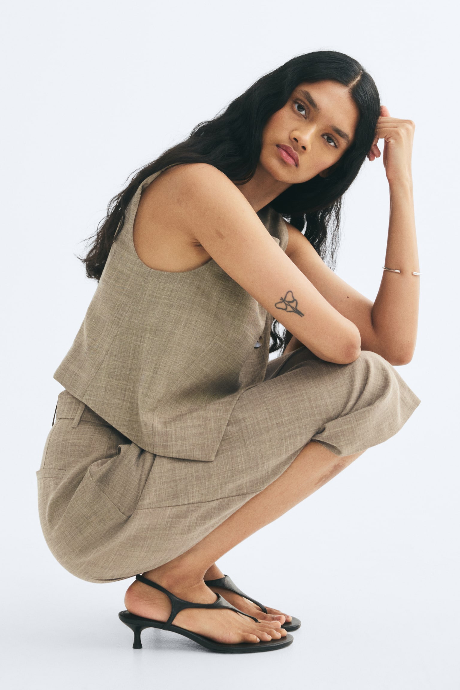 Женский жилет H&M Dressy Vest, цвет: Пыльный бежевый — фото 5