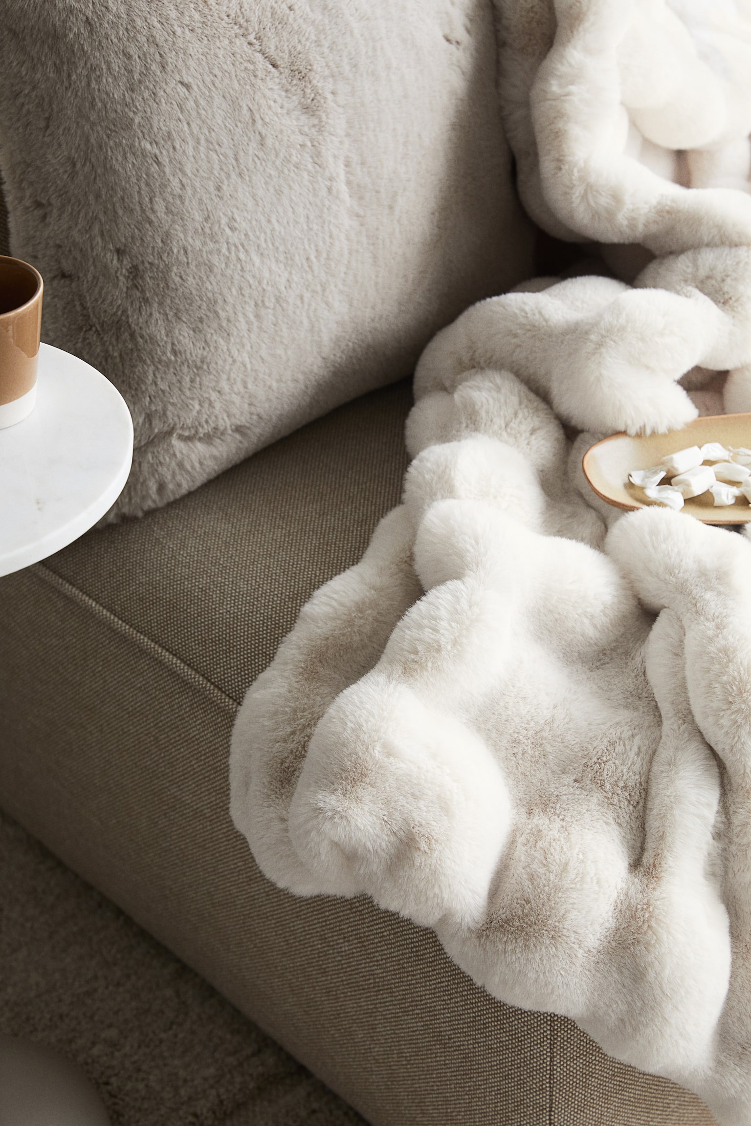 Structured fluffy blanket - White/Brown/Black - 2