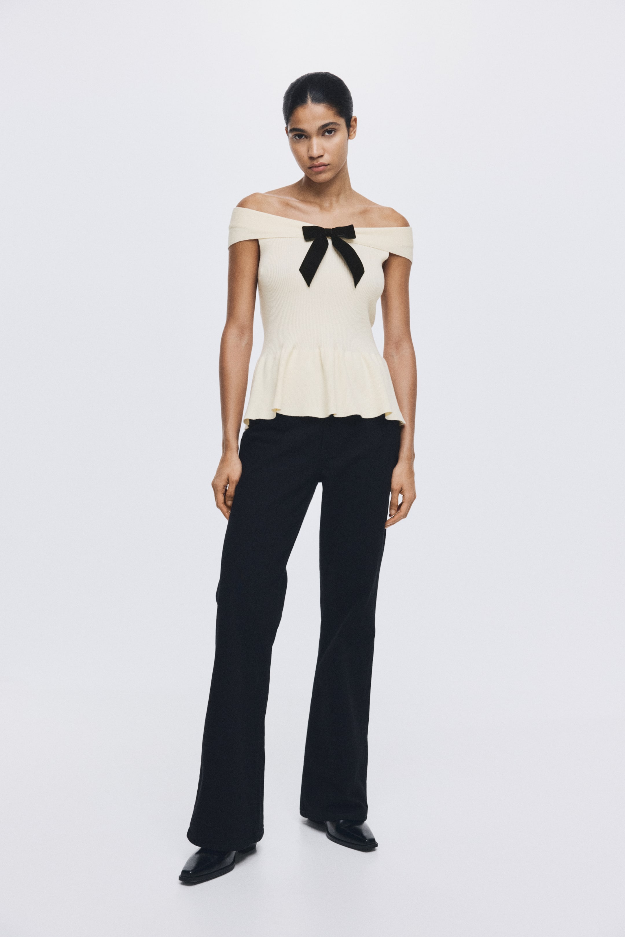이미지 확대 보기: Bow-detail off-the-shoulder top - 크림/블랙 - 여성 | H&M KR 1