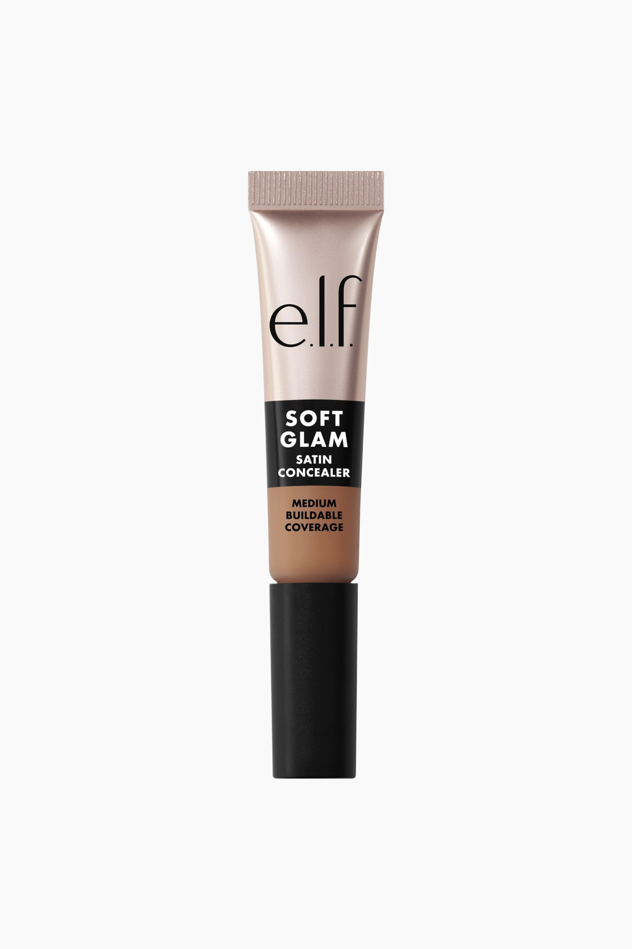 Vis større bilde: En e.l.f. Soft Glam Satin concealer-tube står oppreist, med en skinnende beige øvre del med ribbet krimp som går over i en mellombrun nyanse, og et matt svart, sylindrisk lokk.