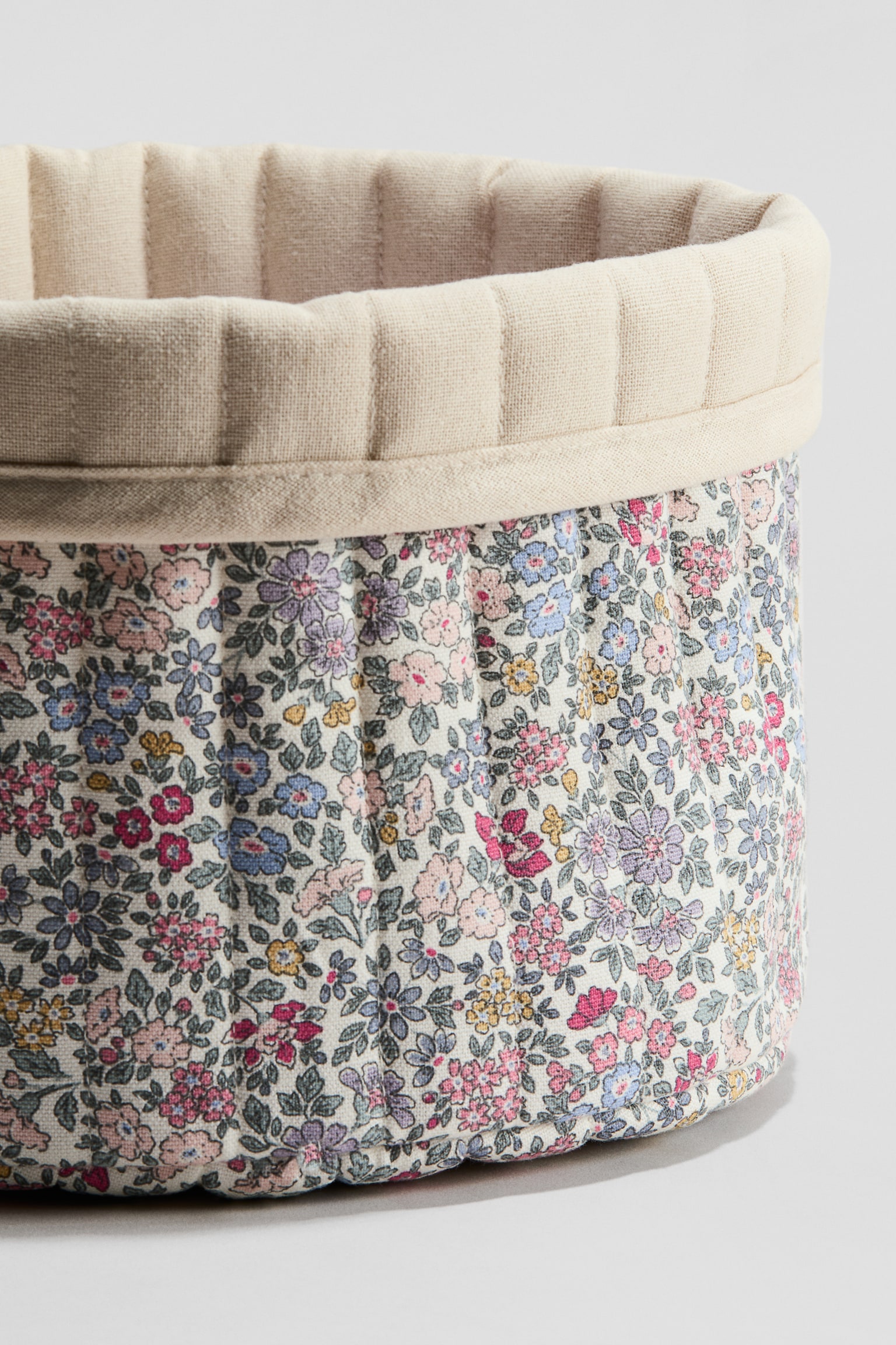 Pequeno cesto de arrumação acolchoado - Branco/Floral/Bege claro/Floral - 2