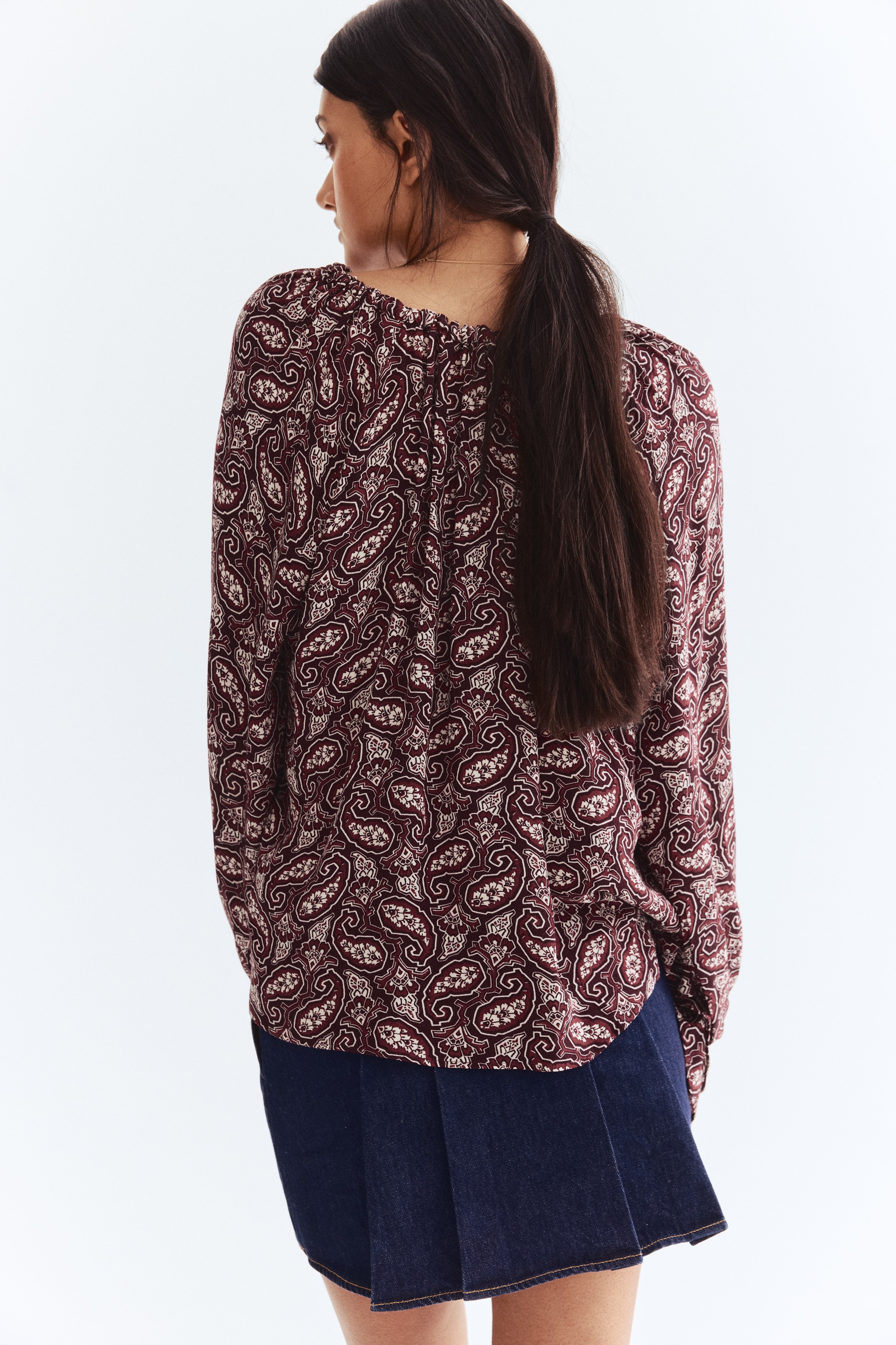 Frilled-sleeve blouse