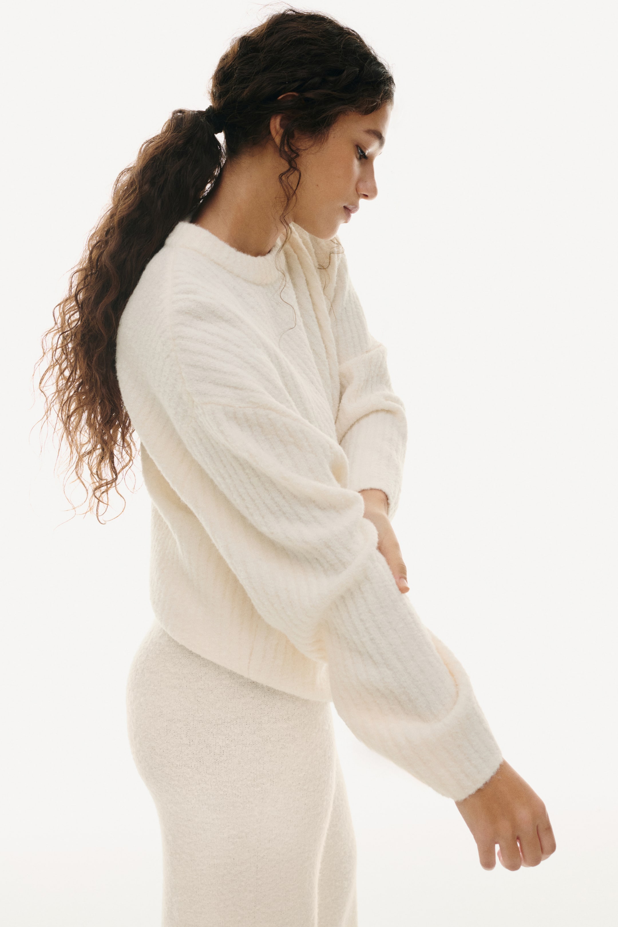 Grotere afbeelding bekijken: Ribgebreide trui van wolmix - Roomwit - DAMES | H&M NL 4