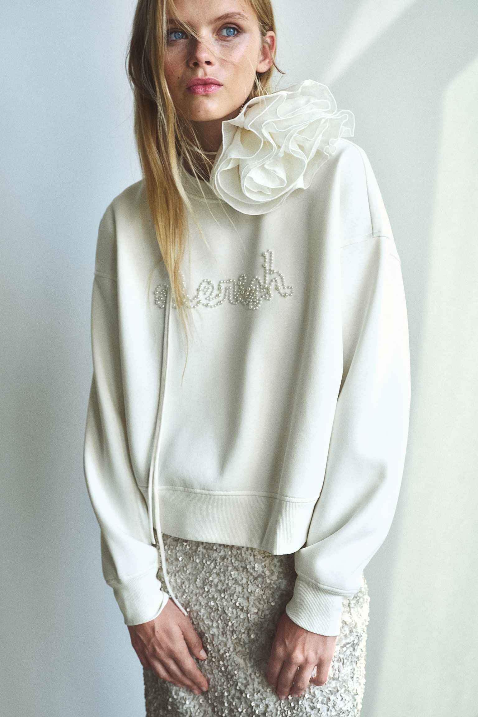 Oversized embellished sweatshirt - Cream/Cherish/Dark grey/Black - 4