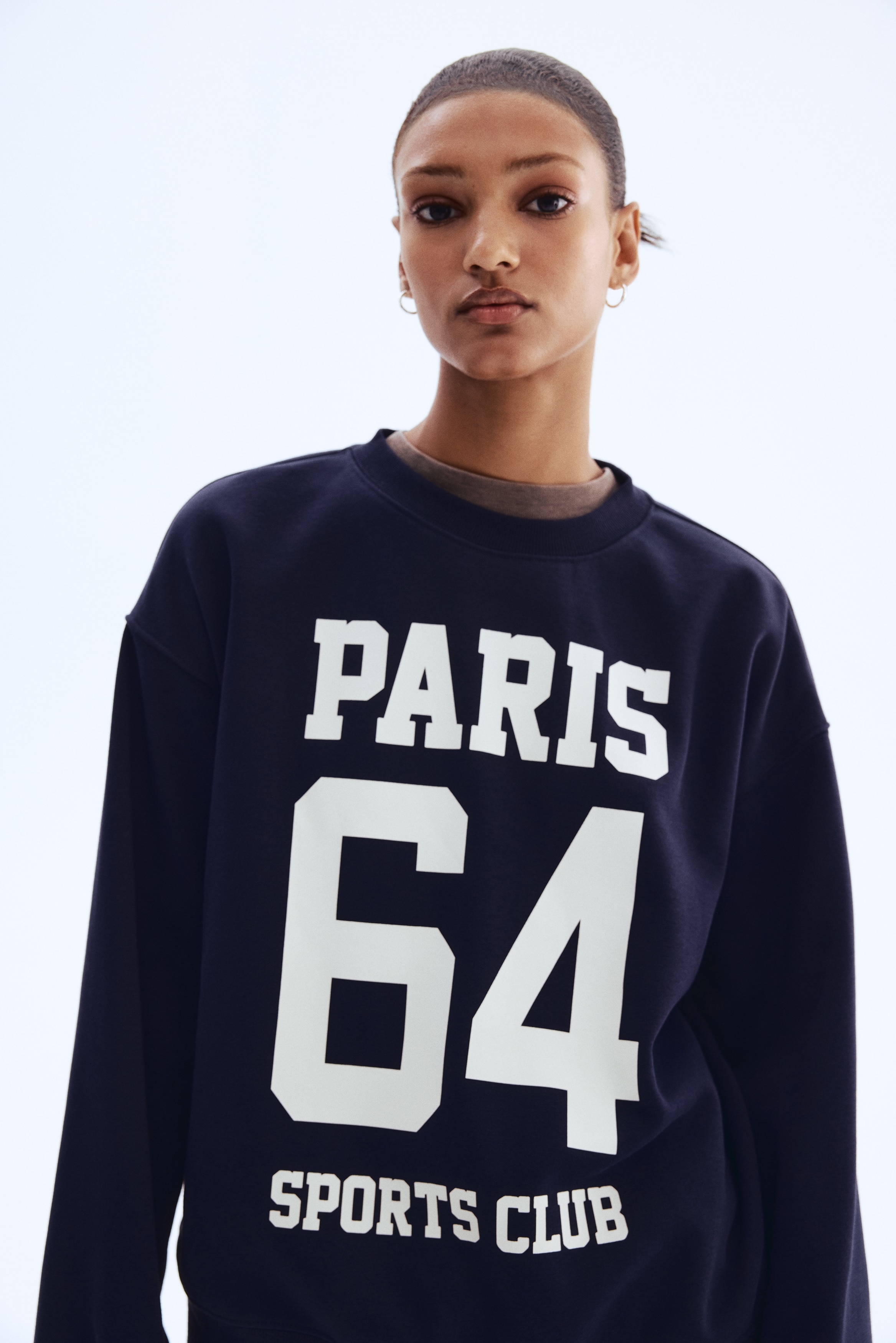 Φούτερ με γραπτό σχέδιο - Ναυτικό μπλε/Paris/Ανοιχτό γκρι μελανζέ/NYC/Τιρκουάζ/Art Collective/Ανοιχτό γκρι/Athletics/Κόκκινο της σκουριάς/Paris/Κρεμ/Le Club/Λαδί/Ce Soir/Μπορντό/Running Club/Σκούρο γκρι/Brunch