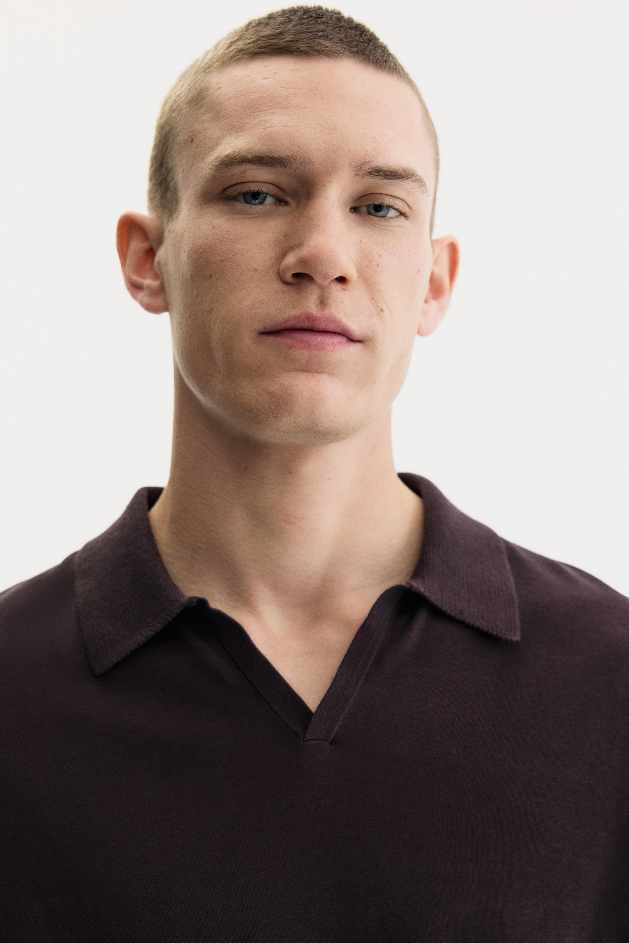 View larger image: Regular Fit V-neck polo shirt - Dark brown - Men | H&M HK 3