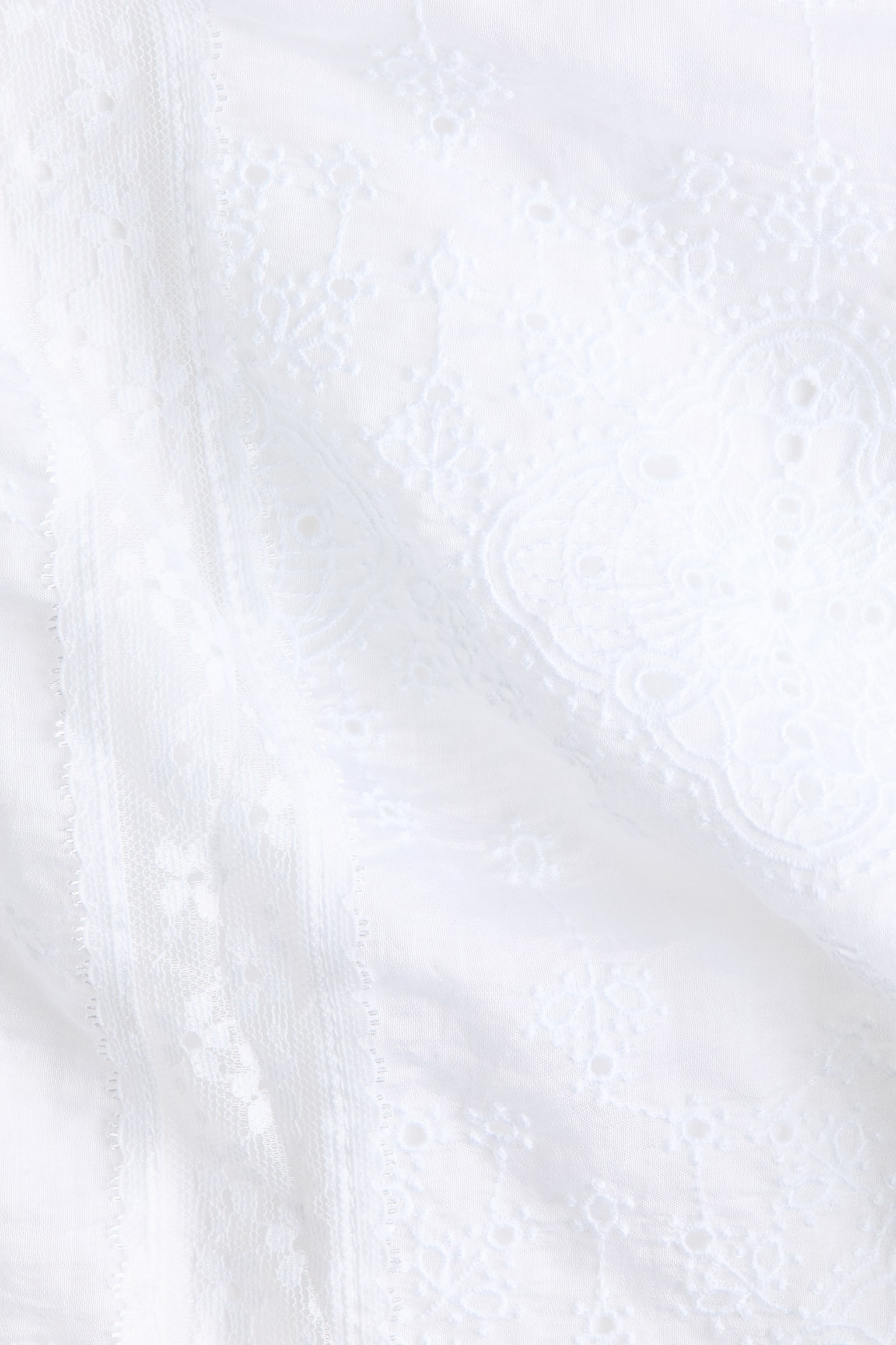 Top med broderie anglaise og bindestropper-Hvid - 5
