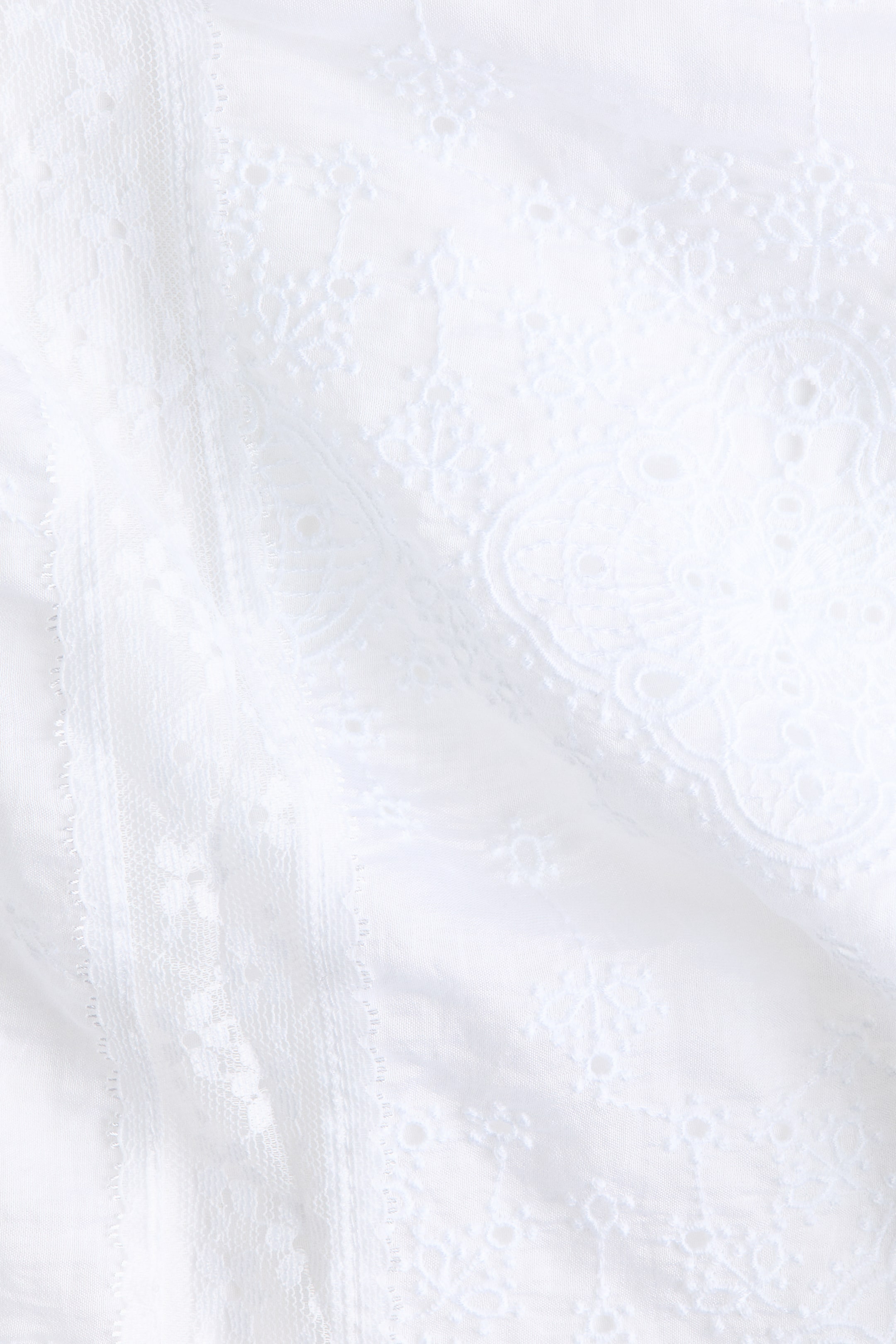 Haut avec broderie anglaise et bretelles à nouer