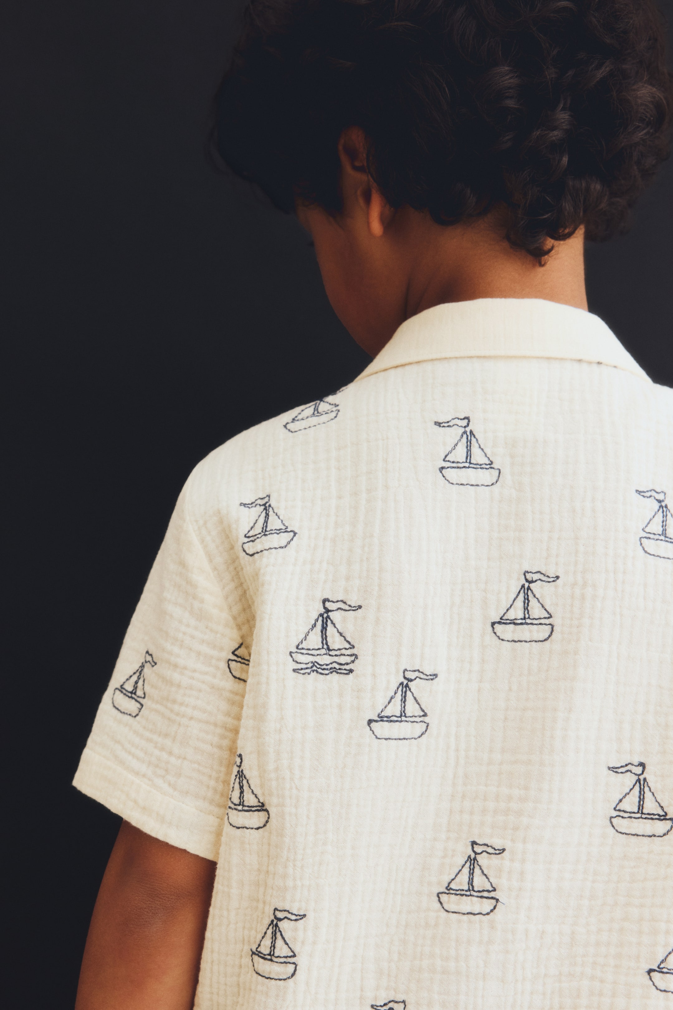 Chemise en coton avec motifs brodés