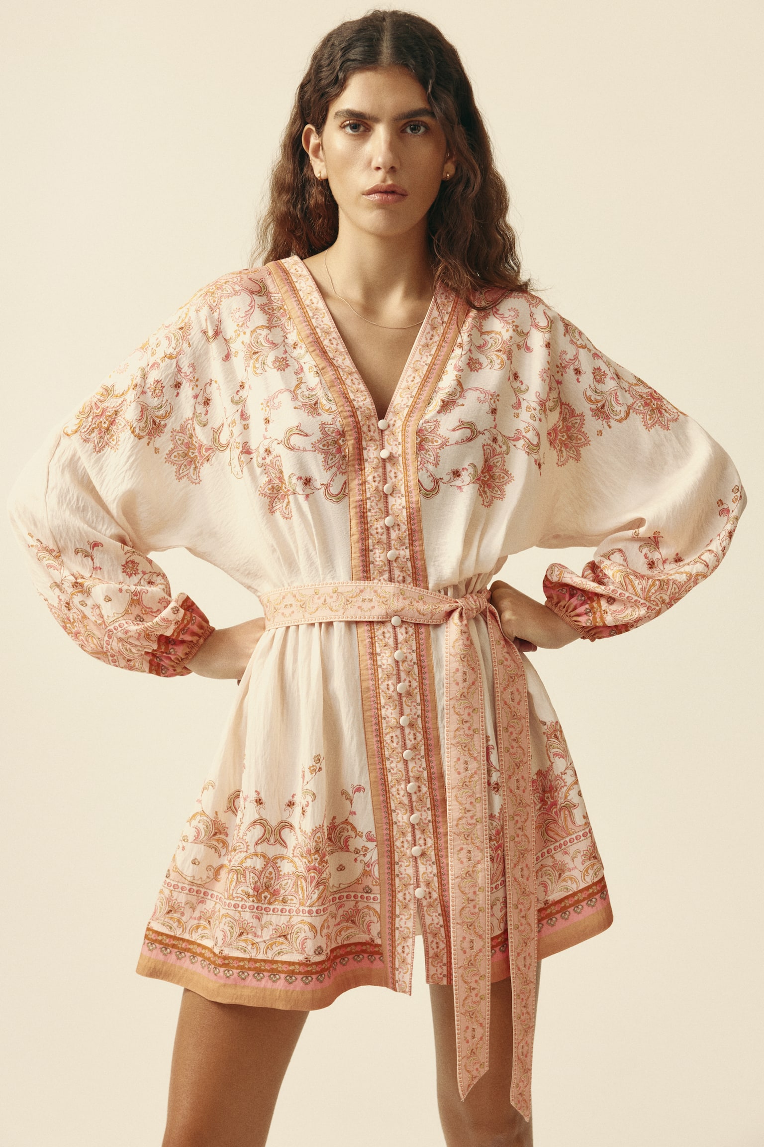Loose-fit tie-belt dress - Pink/Paisley pattern - 4