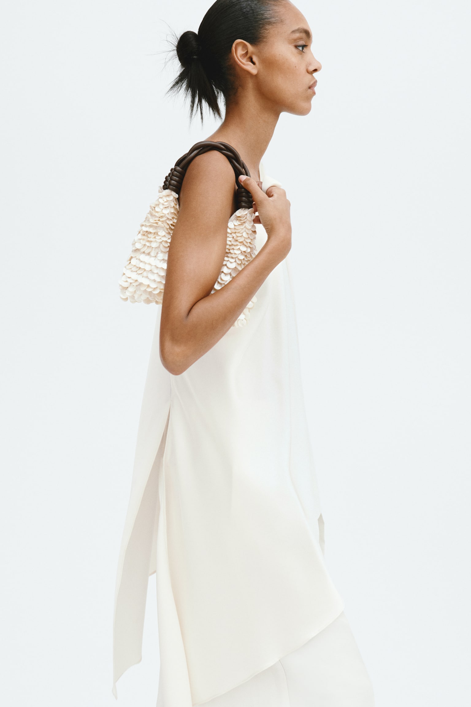 חולצת כתף אחת מסאטן - קרם - 6