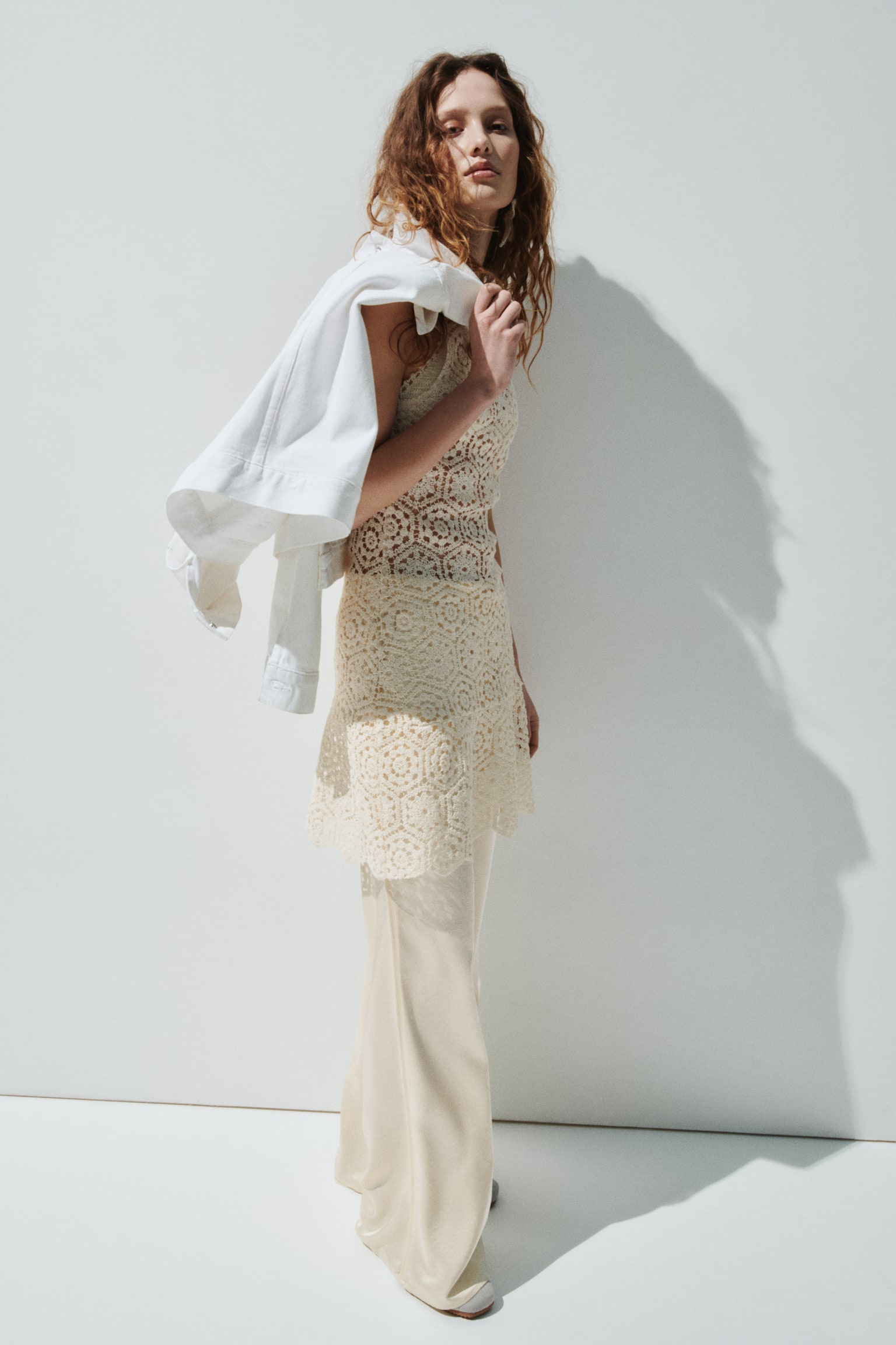 Sleeveless crochet-look dress - Cream - 4