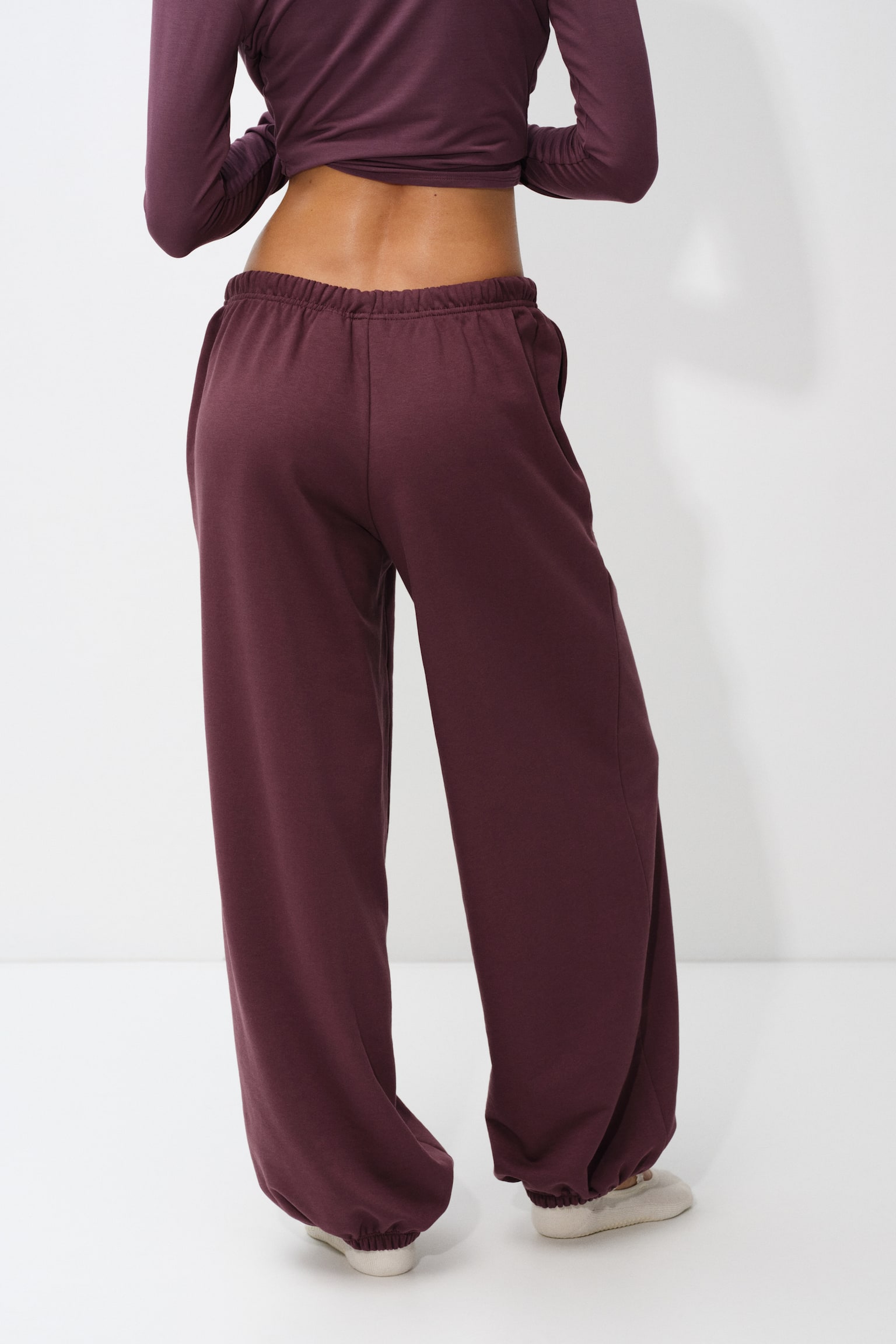 Женские брюки H&M Move Balloon Sports Joggers, цвет: Boysenberry — фото 4