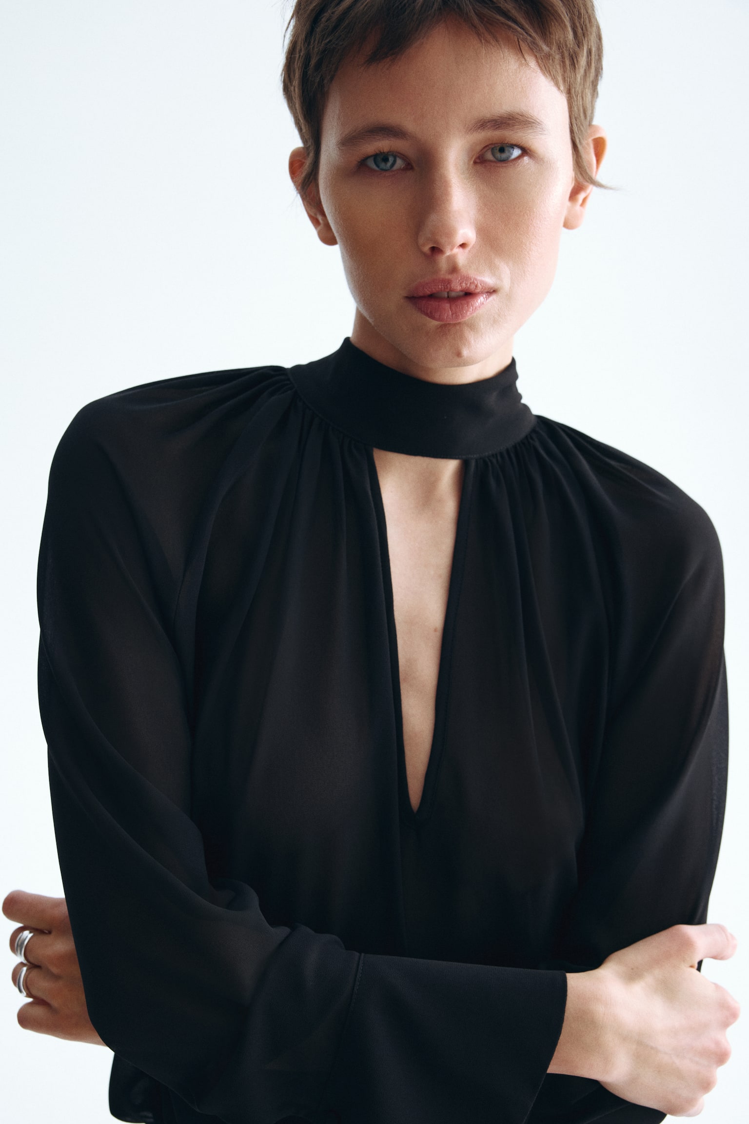 Bluzka z wiązaniem wokół szyi - Czarny - 5