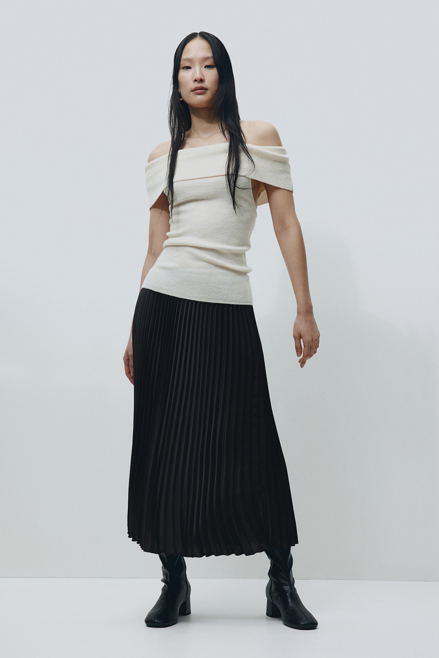 Pleated Midi Skirt - Black - 4