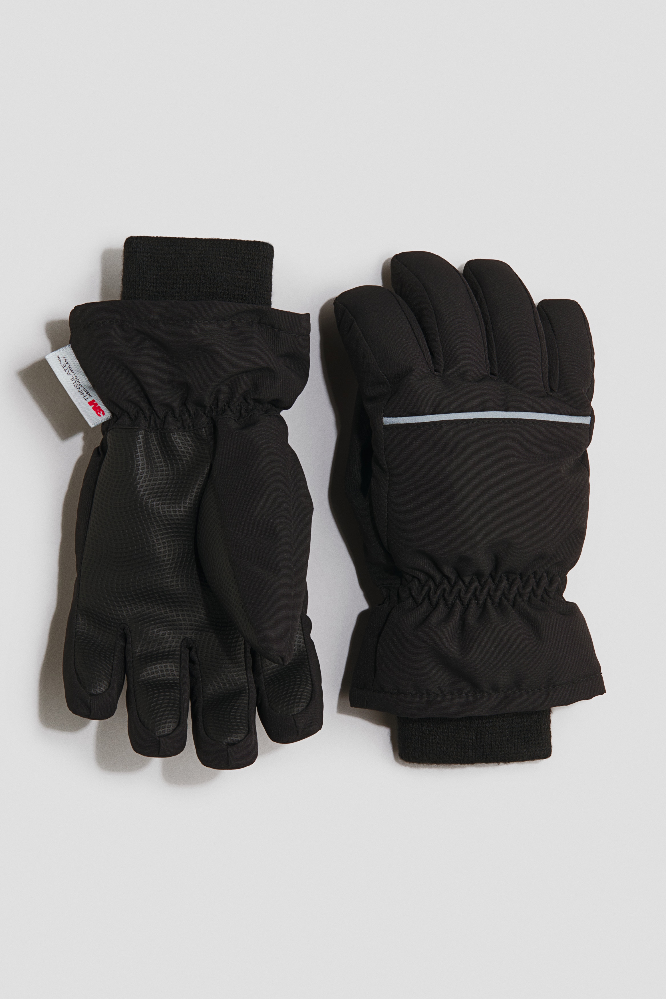 Water-repellent padded glovesModel