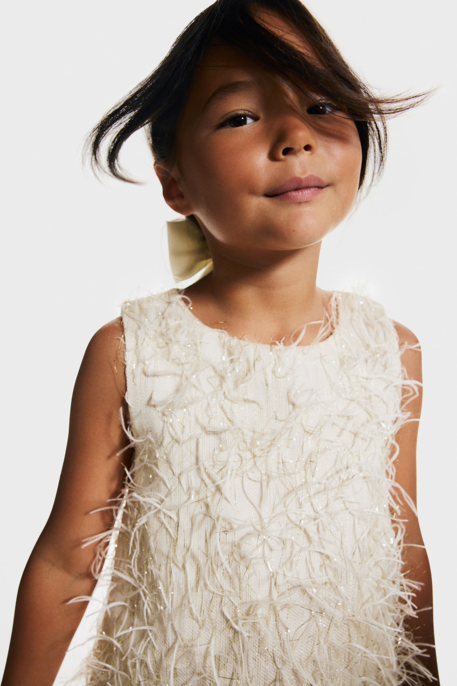 Klänning med glittriga fransar - Crèmevit - 3