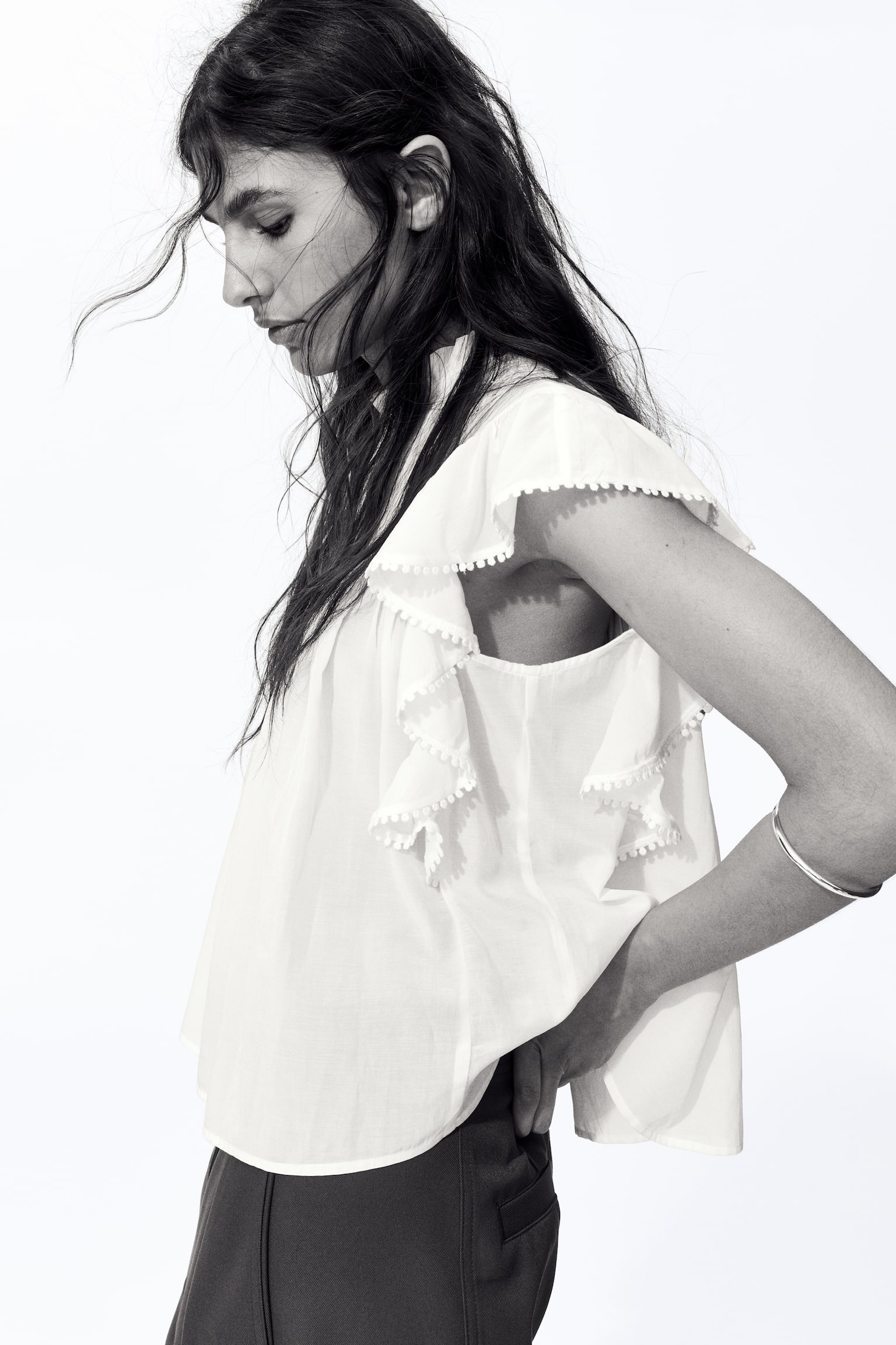 Женская блузка H&M Ruffle-Trimmed Blouse, цвет: Белый — фото 2