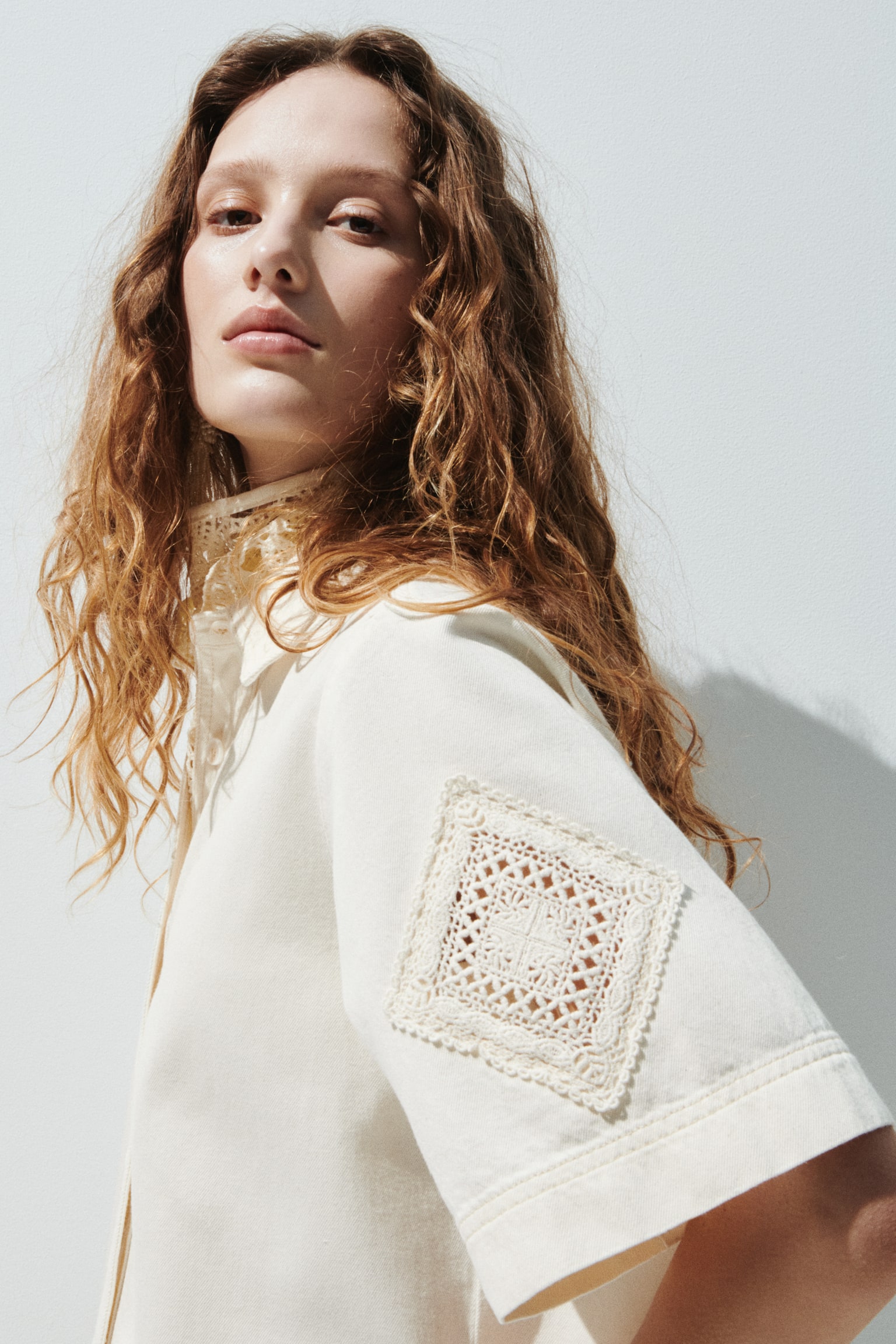 חולצת ג'ינס עם שרוולים קצרים - קרם/כחול ג'ינס בהיר - 3