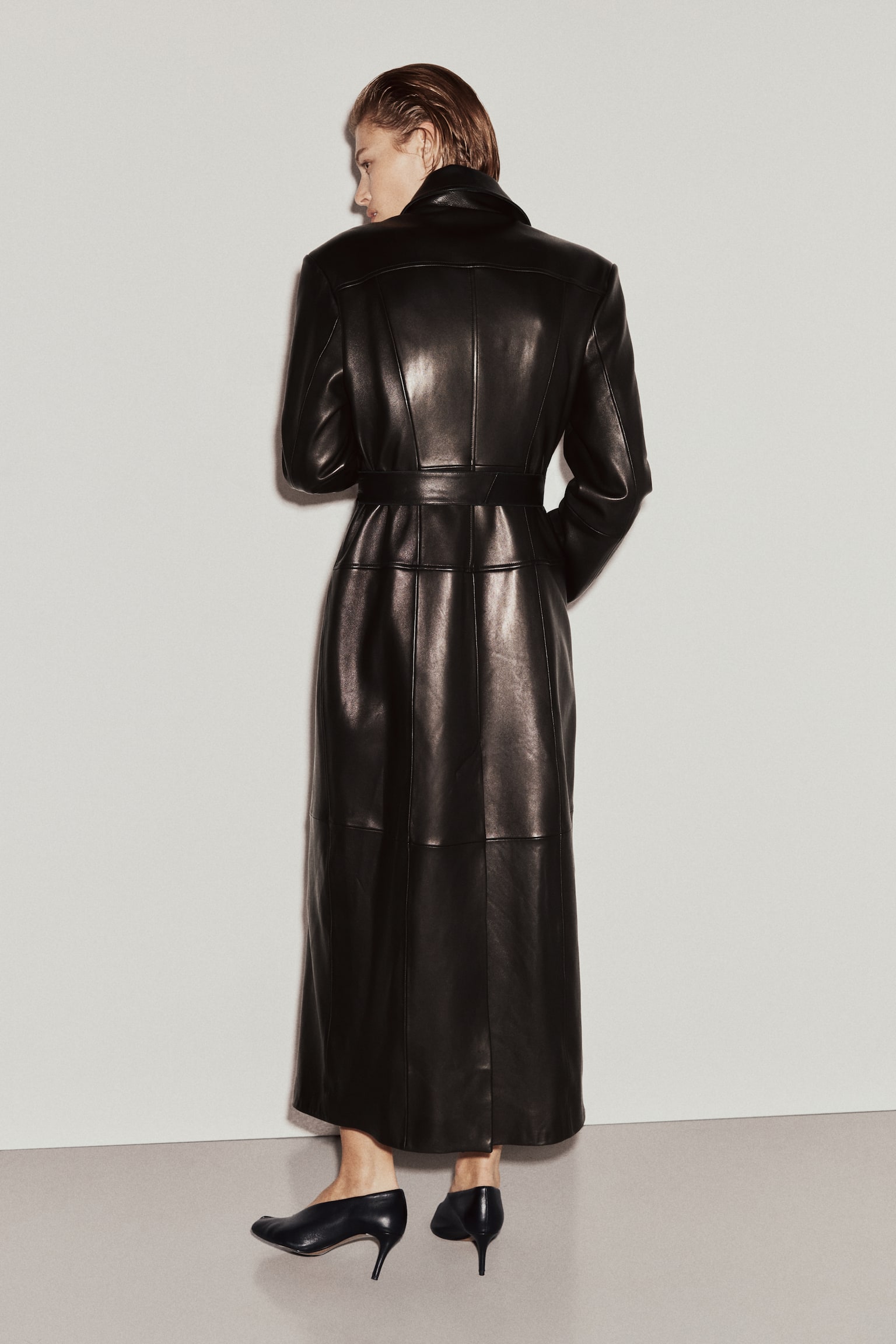 Шкіряне пальто із зав’язуваним паском - Чорний - 3