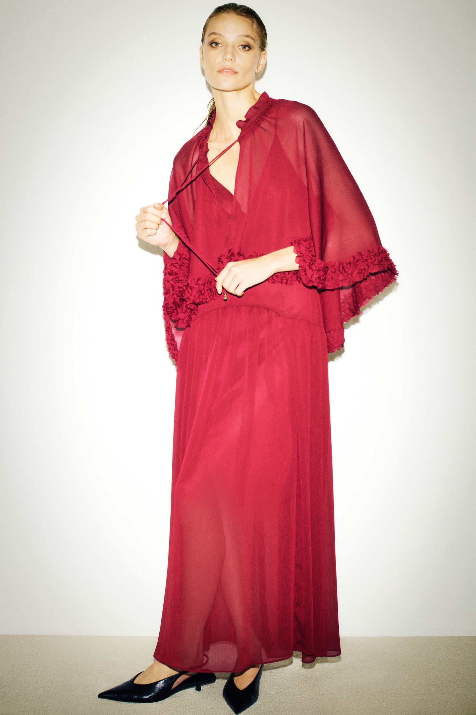 Женское платье H&M Cape-Detail Chiffon, цвет: Тёмный красный — фото 3