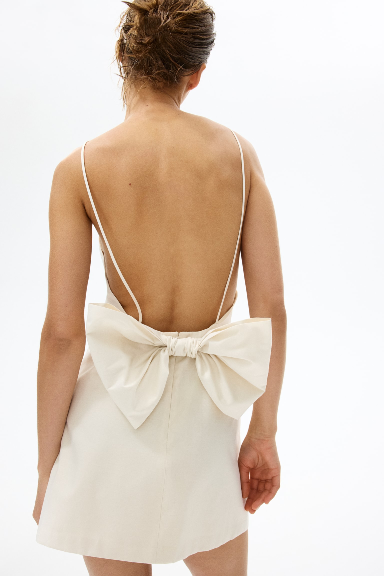 Kleid mit tiefem Rückenausschnitt und Schleife-Cremefarben - 4
