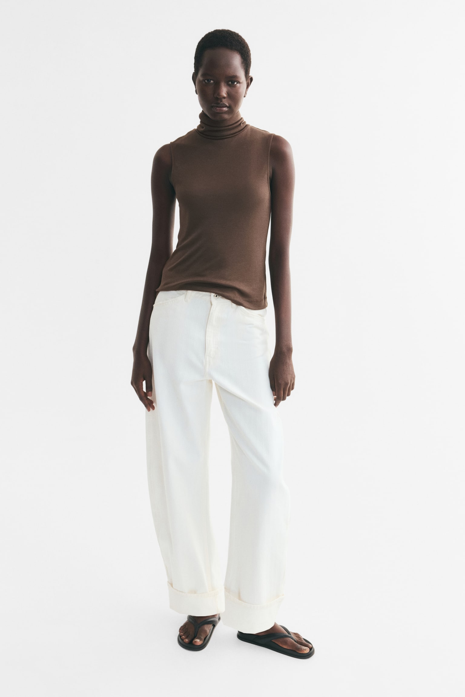Женский топ H&M Fine-Knit Sleeveless Turtleneck Top, цвет: Тёмный серо-коричневый — фото 3