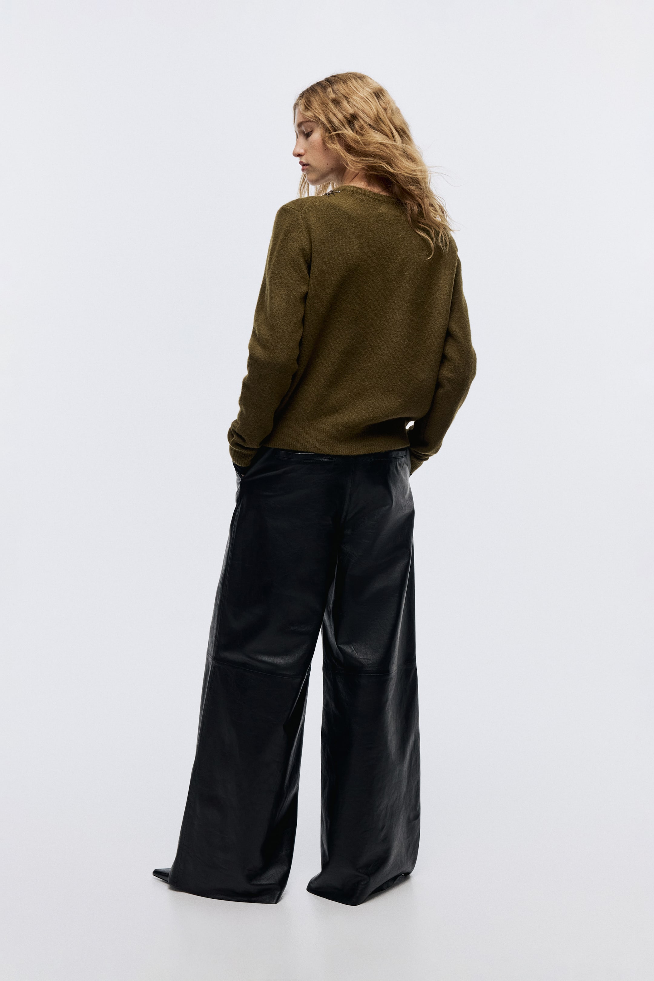 拡大画像を表示: エンベリッシュドセーター - ダークカーキグリーン - レディース | H&M JP 4