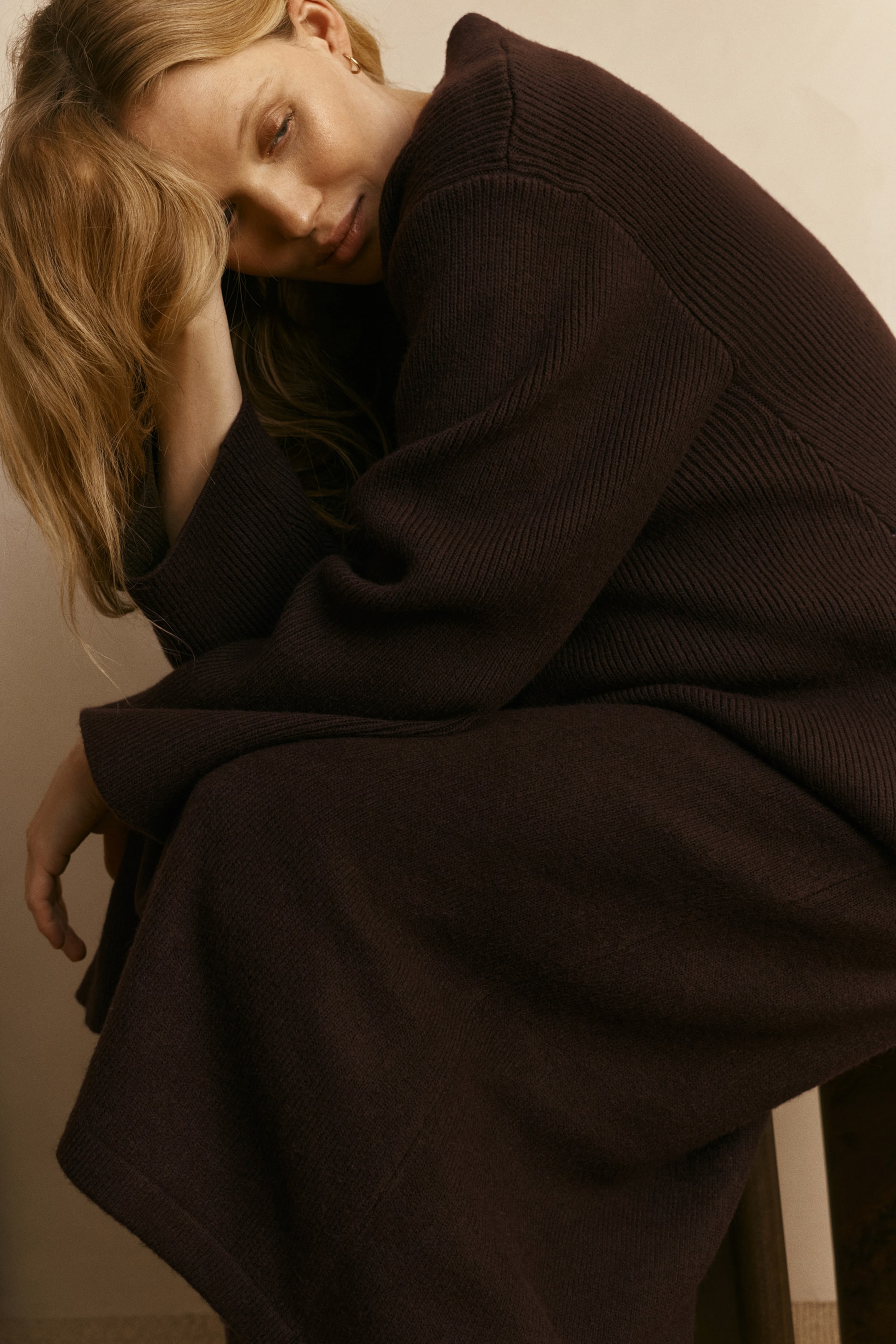 Vis større bilde: MAMA Utsvingt strikkeskjørt - Mørk brun - DAME | H&M NO 3