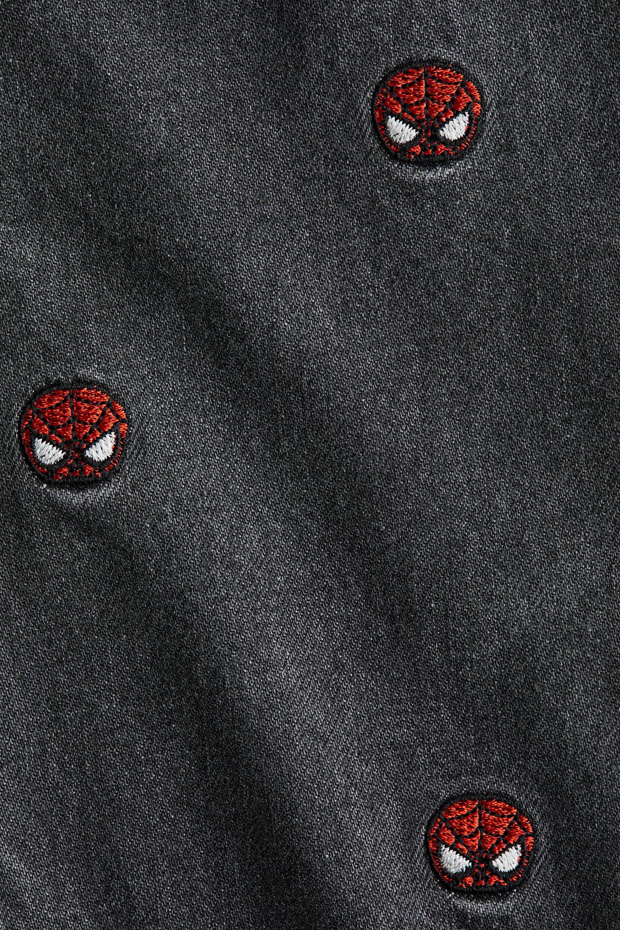 Xem ảnh lớn hơn: Quần jean in hình Regular Fit - Màu đen denim/Người Nhện - Kids | H&M VN 3