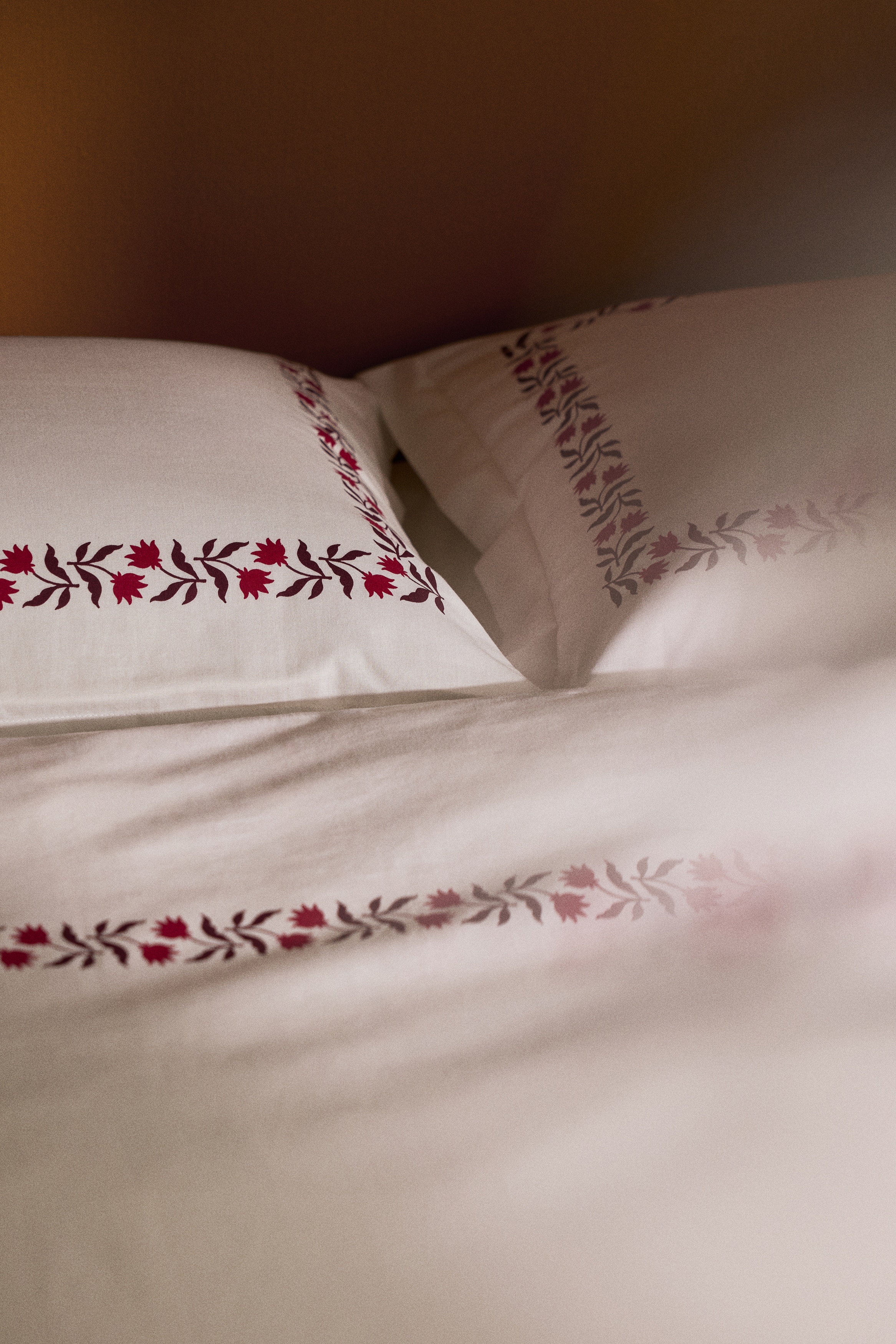 Cotton double/king duvet cover set - White/Flowers