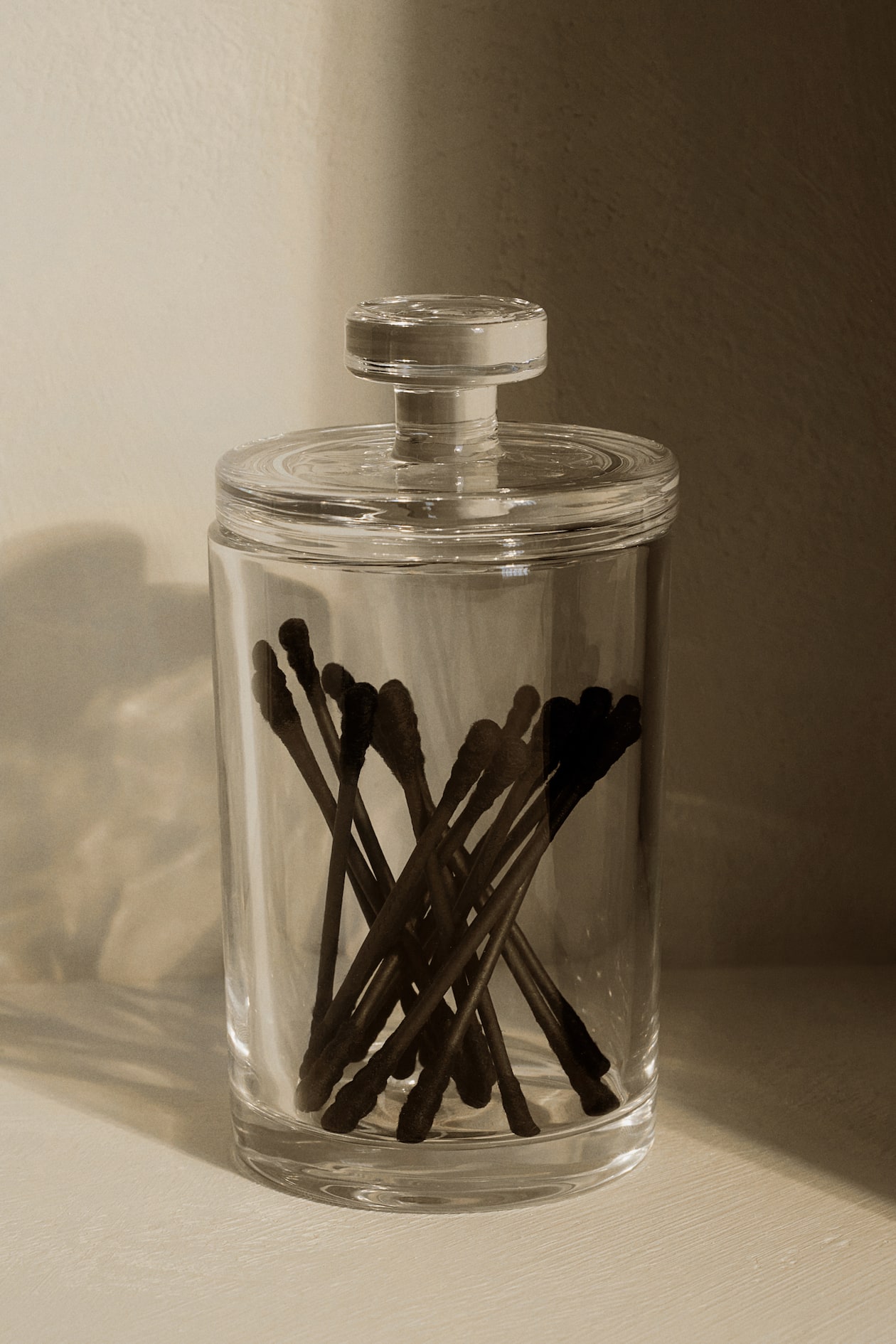 Schmales Glasgefäß mit Deckel - Transparent - Home All