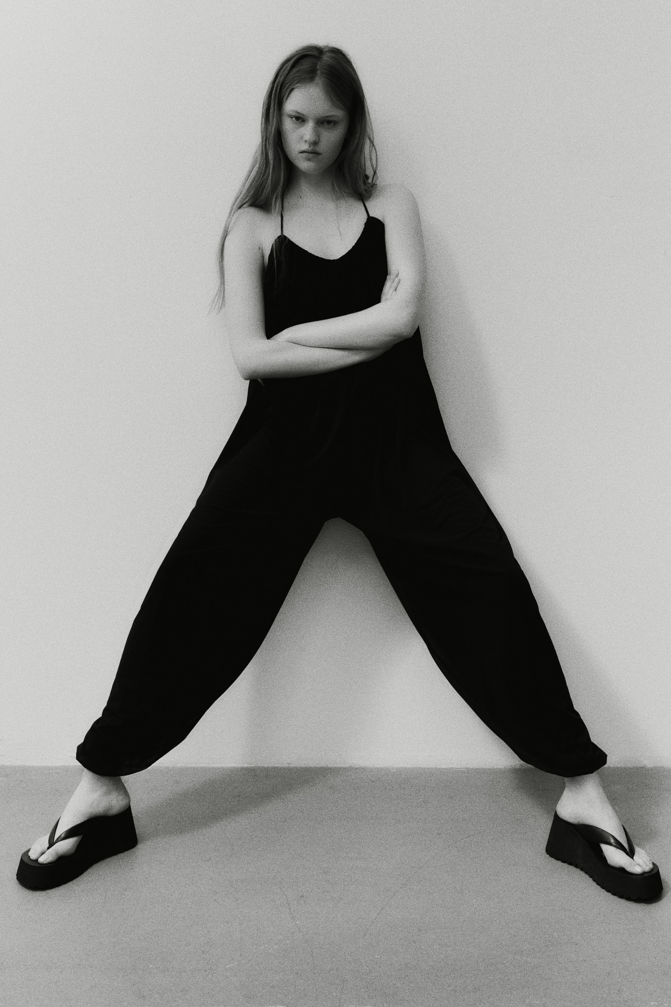 Женские комбинезоны H&M Balloon-Leg Strappy Jumpsuit — фото 4