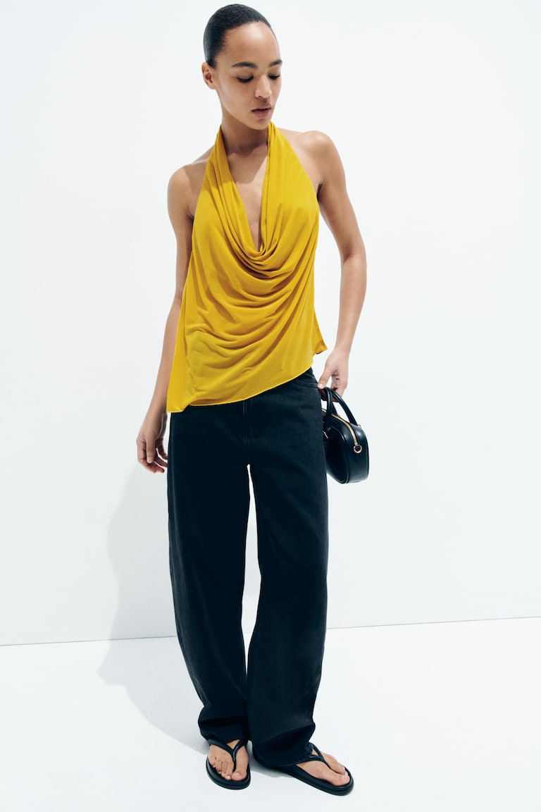 Asimetrična bluza s halter izrezom