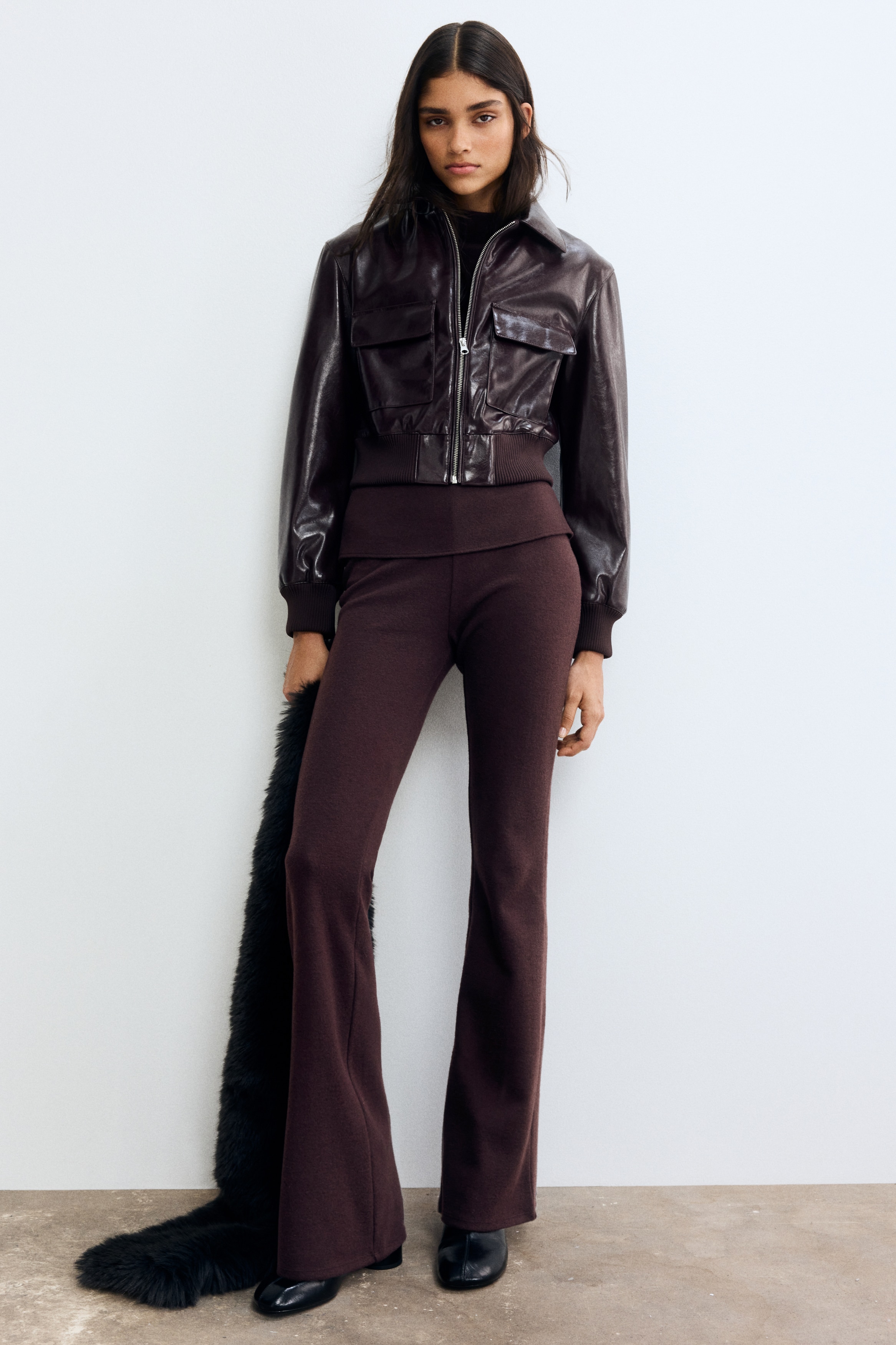 Utsvängd stickad byxa - Plommonröd/Mörkgrå