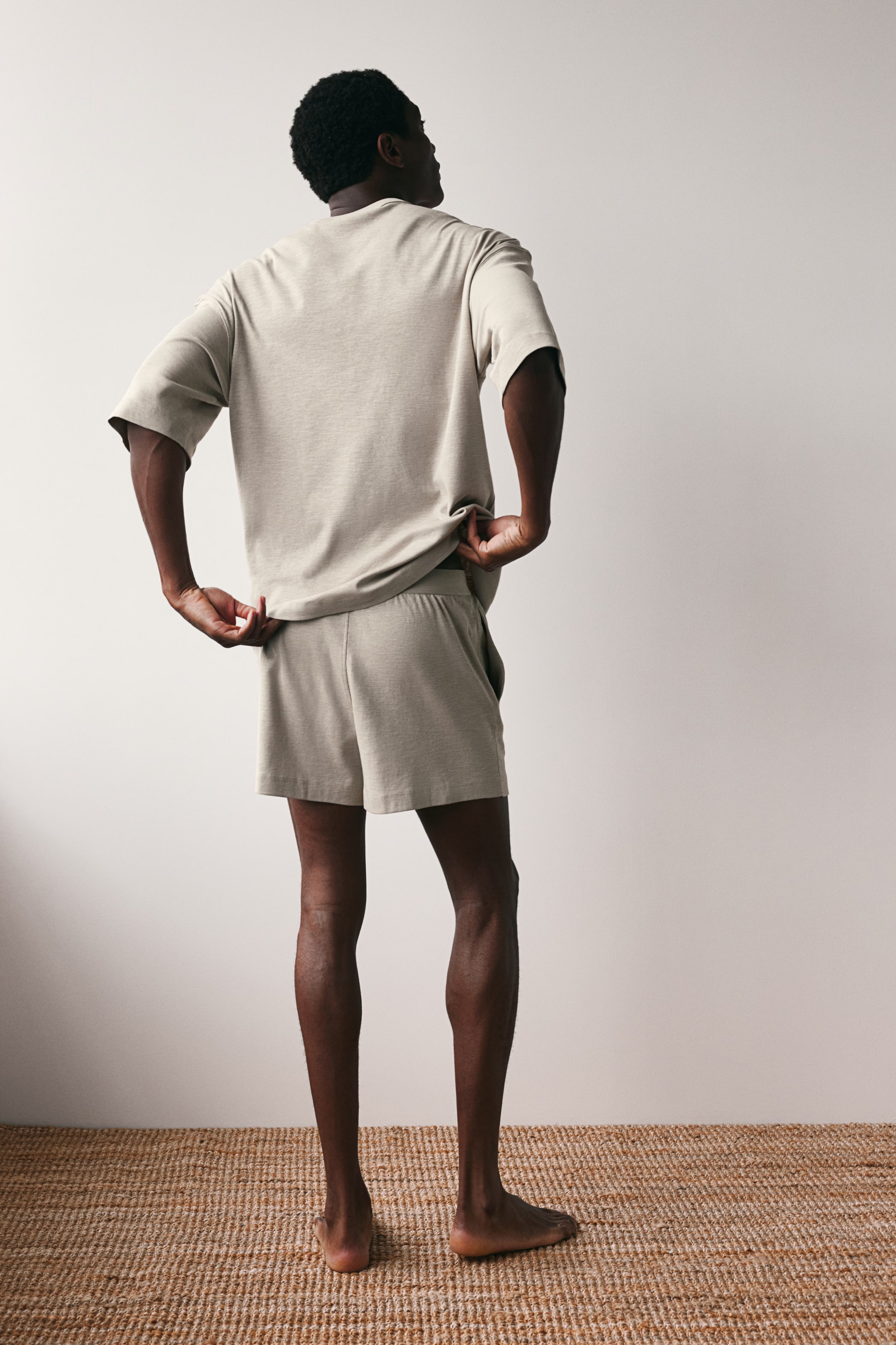 Pyjama T-shirt and shorts - Light beige - Men | H&M GB 4