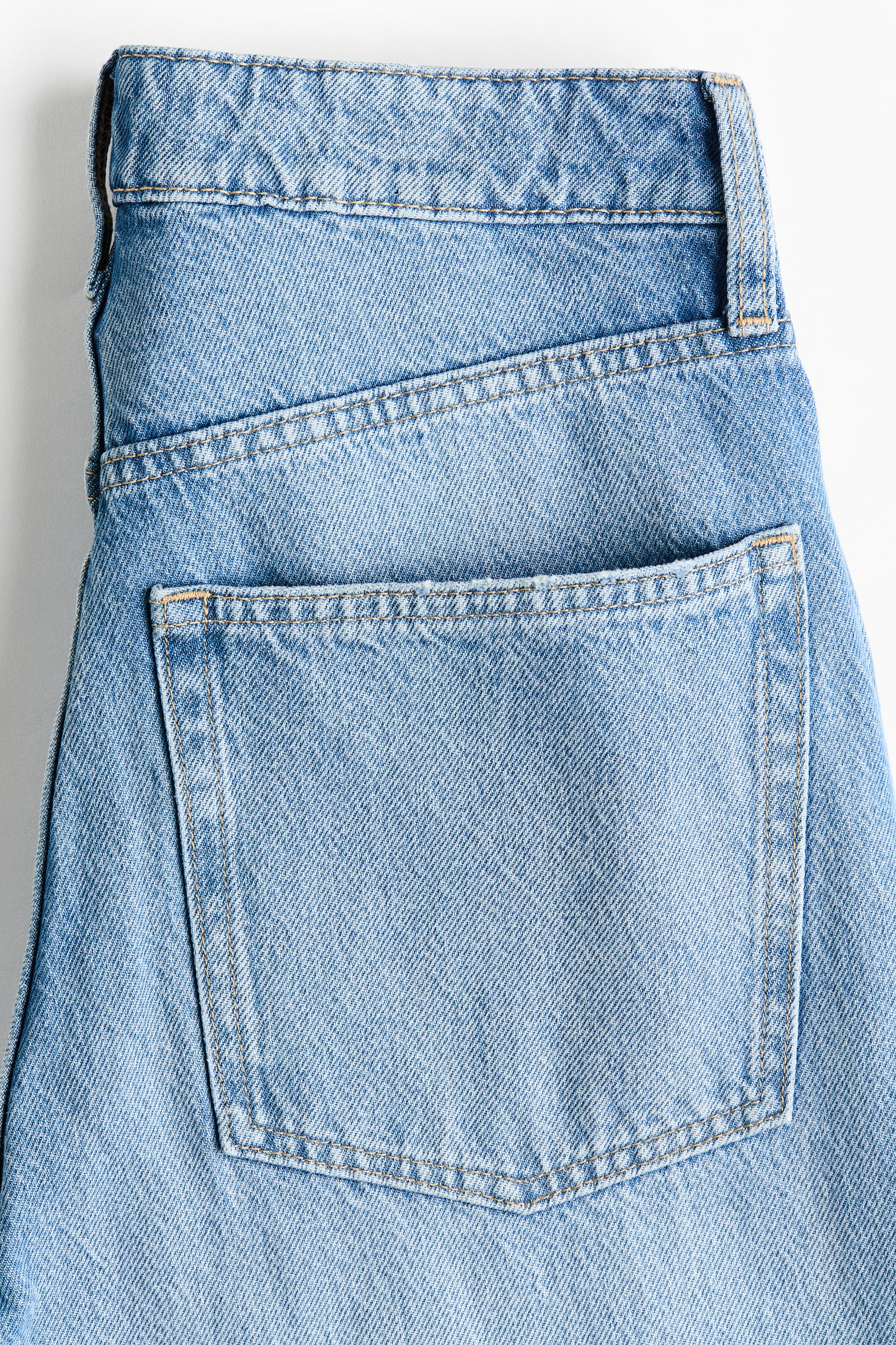 Barrel-Leg High-Waist Jeans