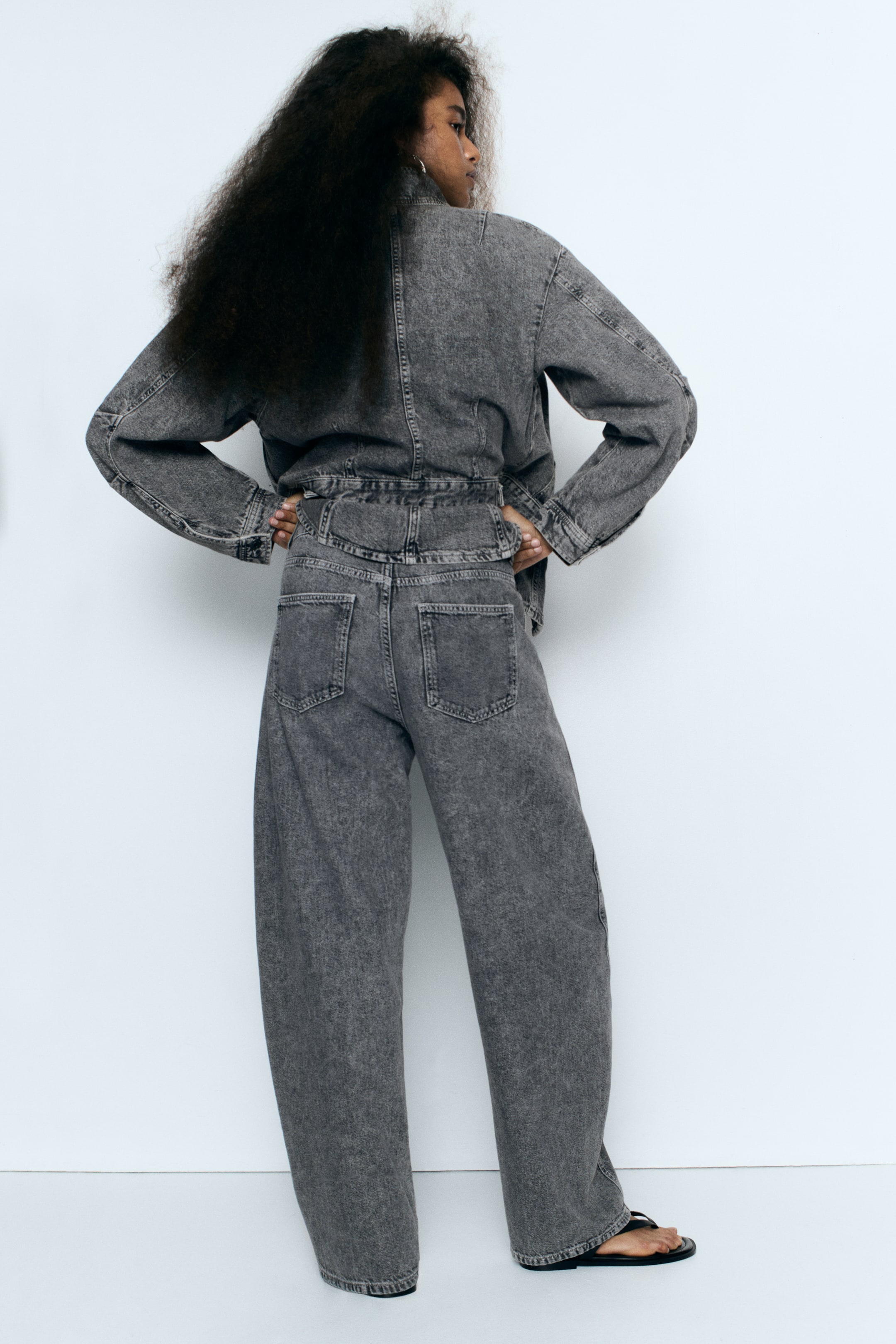 Barrel-Leg High-Waist Jeans