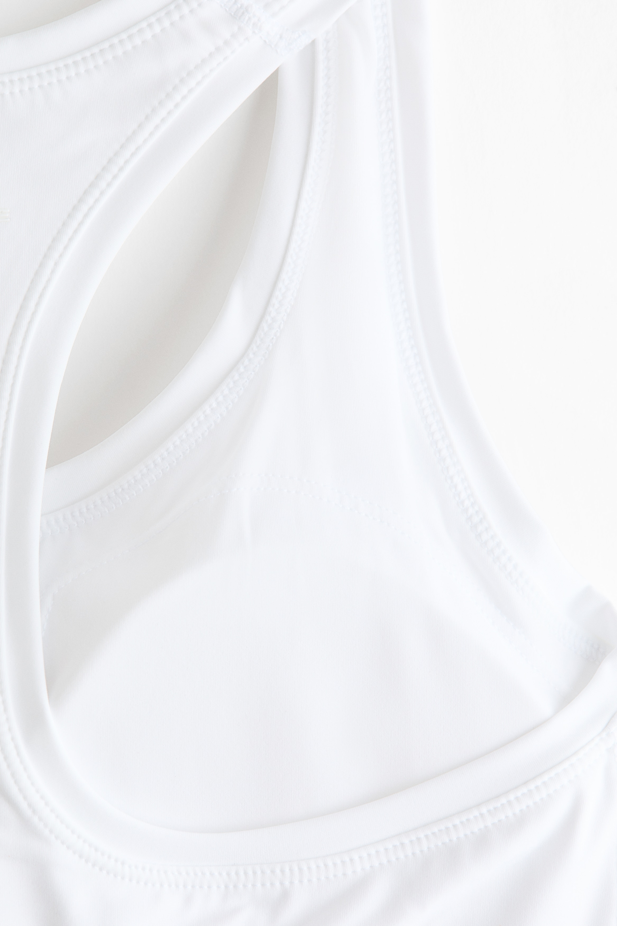 Sports bra with Cool Handfeel DryMove™