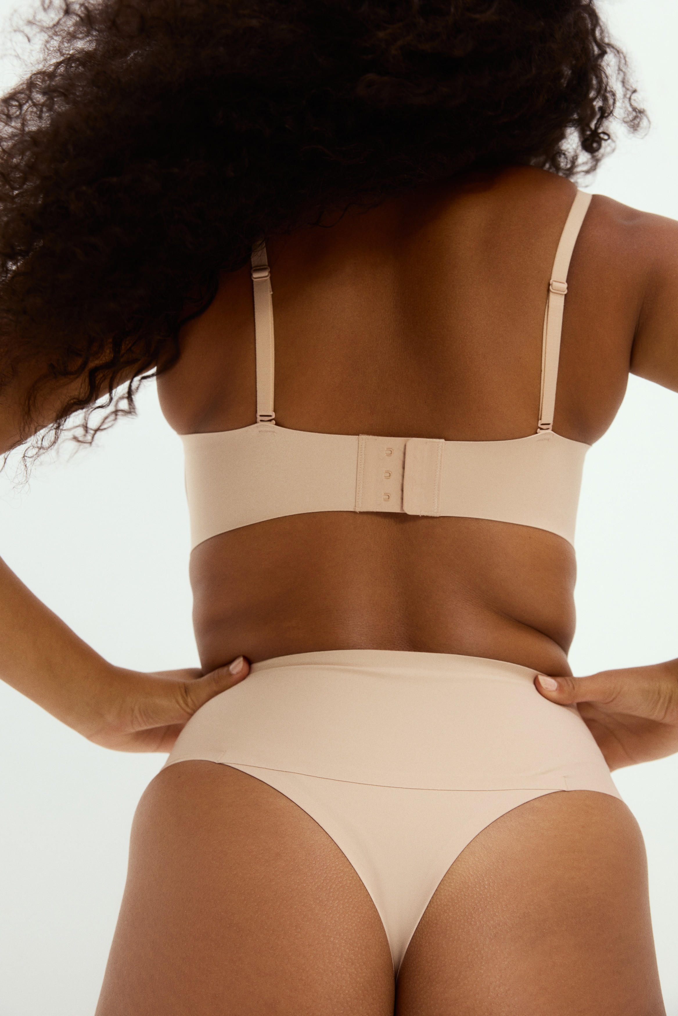 Medium Shape Thong briefs