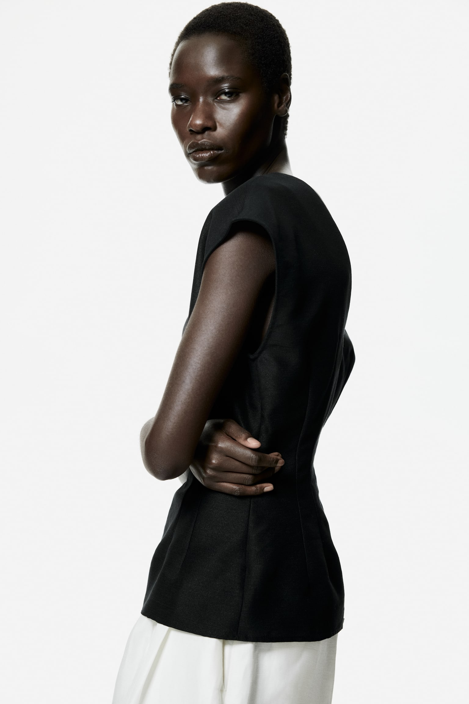 V-neck top - Black - 6