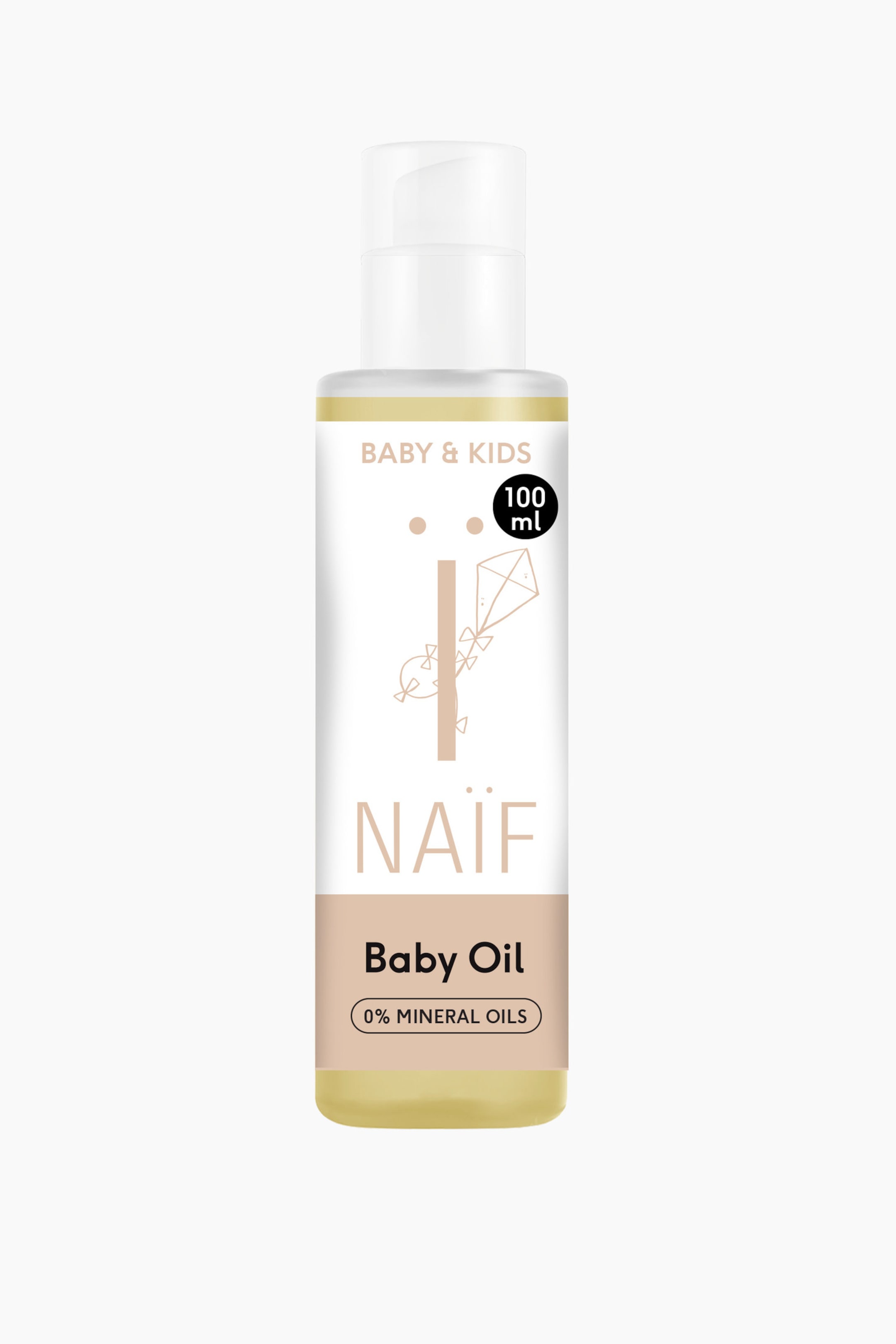 Vis større bilde: En klar, sylindrisk Na�f baby oil-flaske står oppreist, fylt med lys gul olje og toppet med en hvit pumpedispenser. Den hvite og beige etiketten viser tekstene "baby & kids" og "Na�f", en drageillustrasjon, samt "baby oil" med "0% mineral oils", og angir et volum på 100 ml.