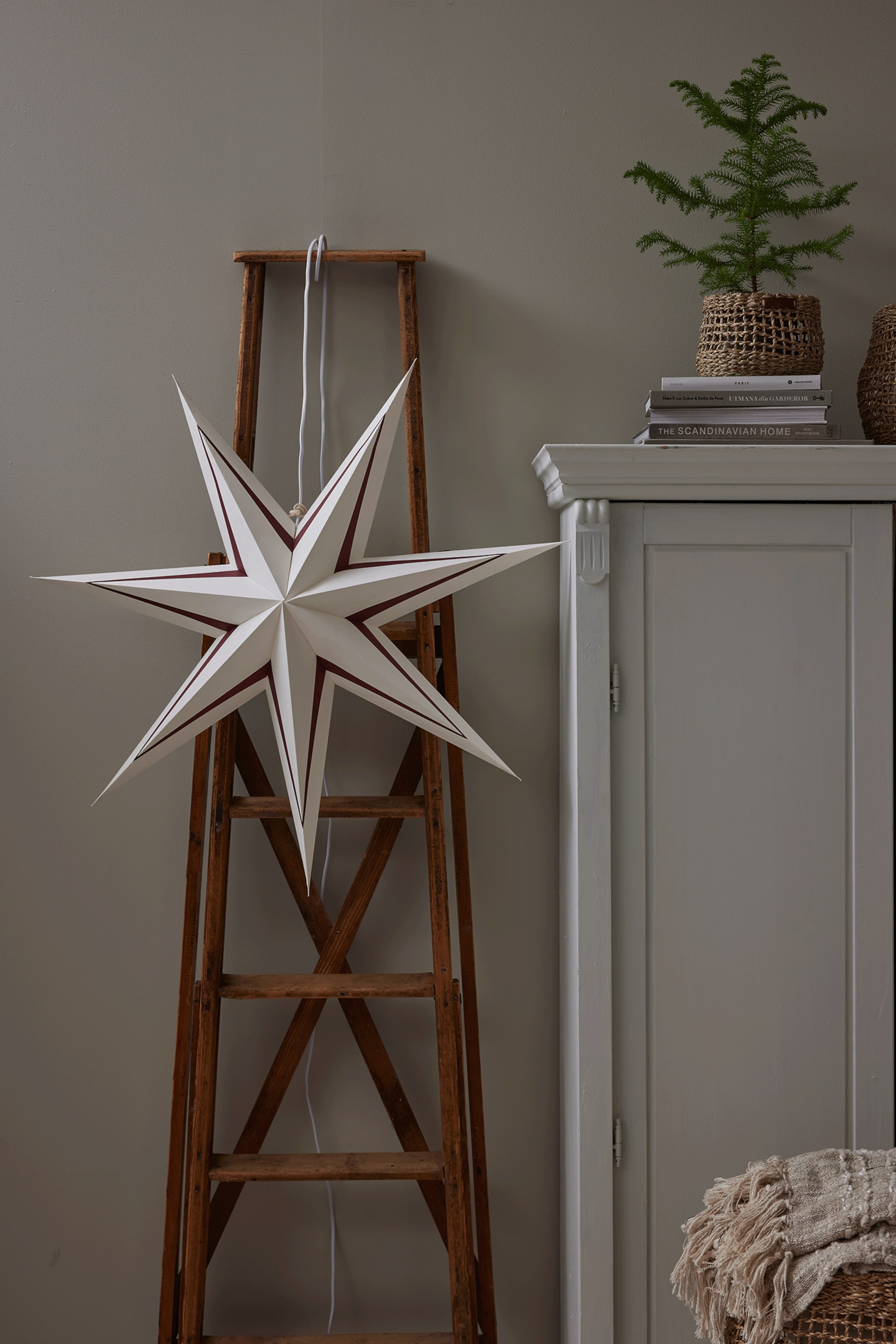 Ver imagen más grande: Estrella De Papel Stripe - Rojo - Star Trading | H&M ES 1