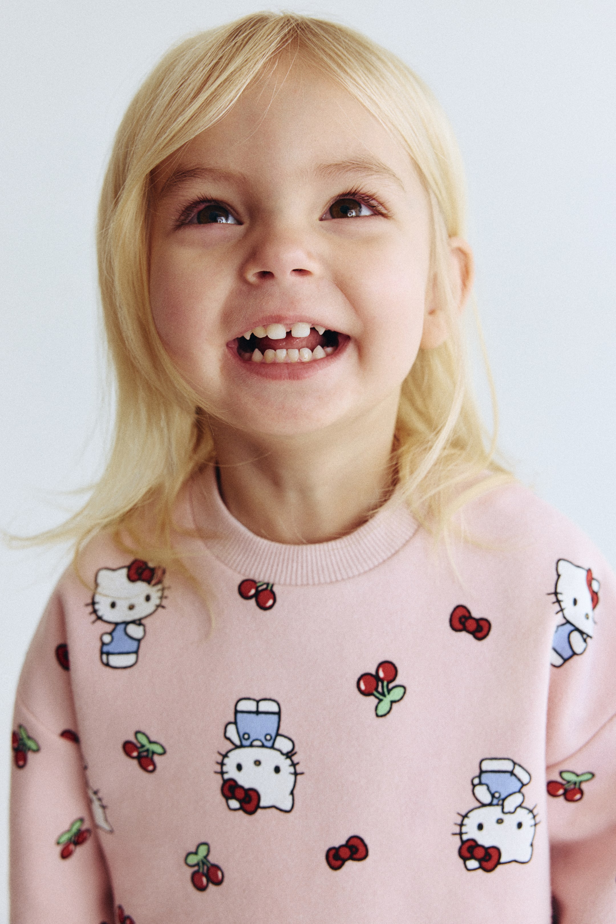View larger image: 2-piece printed sweatshirt set - Light pink/Hello Kitty - Kids | H&M IN 2