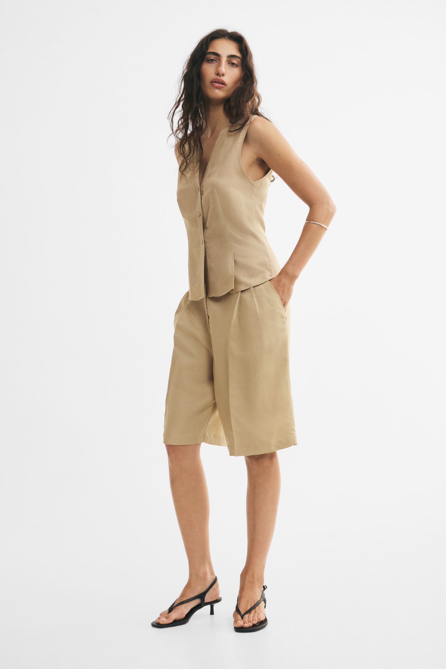 Женский жилет H&M Linen-Blend V-Neck Vest, цвет: Бежевый — фото 6
