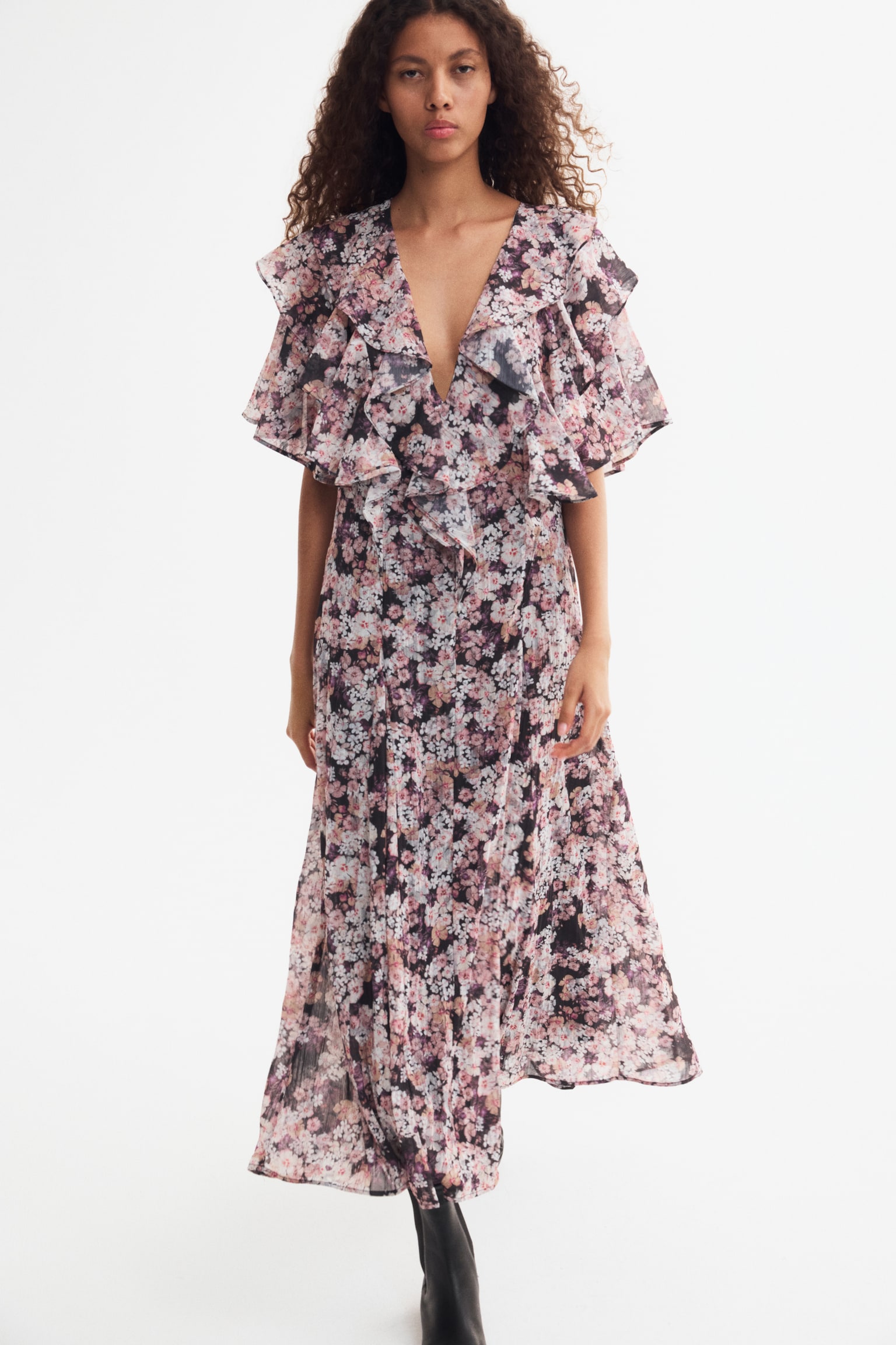 Женское платье H&M Flounced Plissé Dress, цвет: Чёрный / С принтом — фото 3