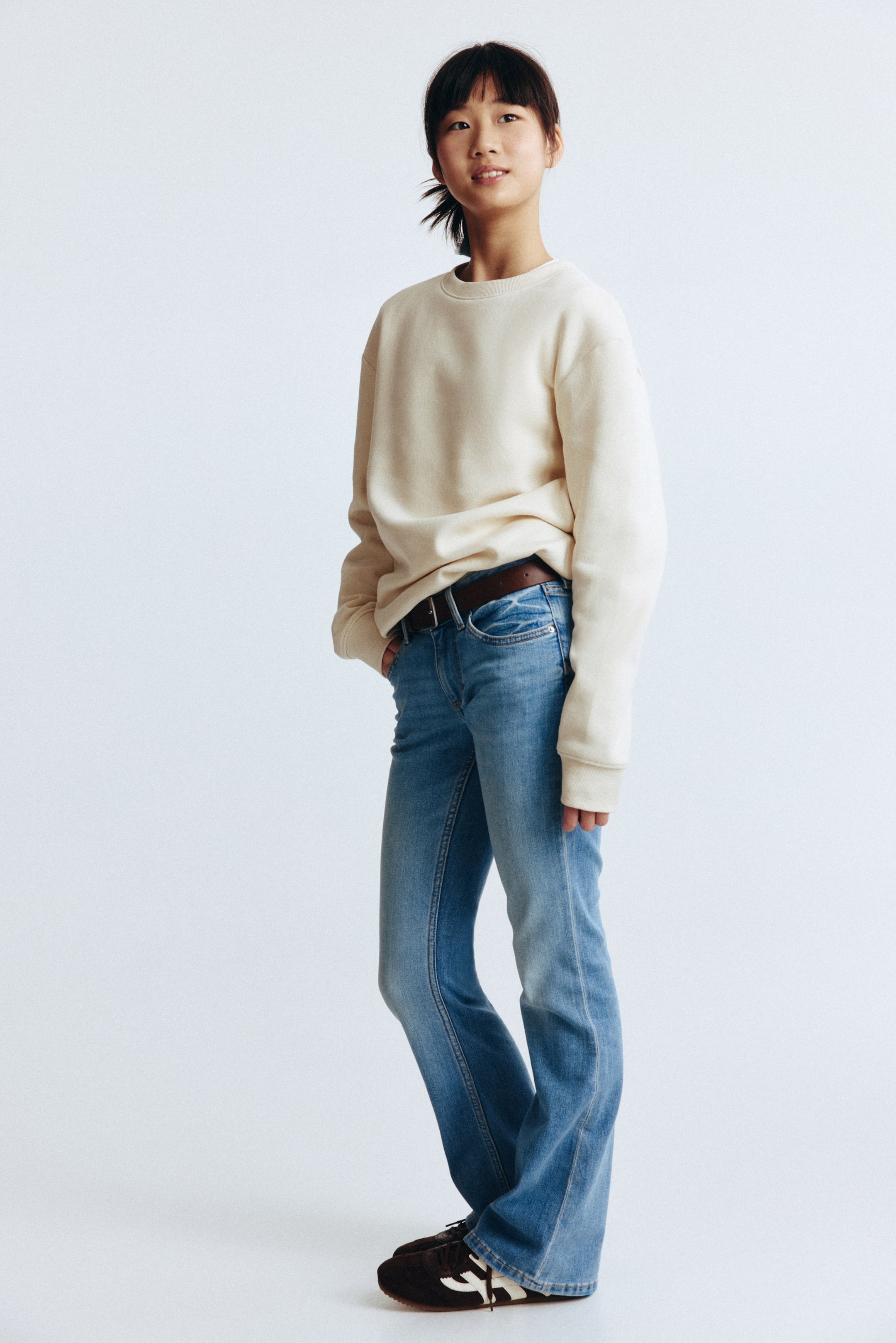 Büyük resmi görüntüle: Flared Leg Low Jeans - Kot mavisi - ÇOCUK | H&M TR 1